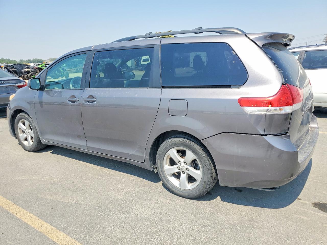 2011 Toyota Sienna Le Gray vin: 5TDKK3DC8BS066515