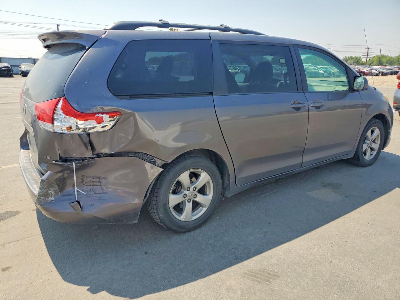 2011 Toyota Sienna Le Gray vin: 5TDKK3DC8BS066515