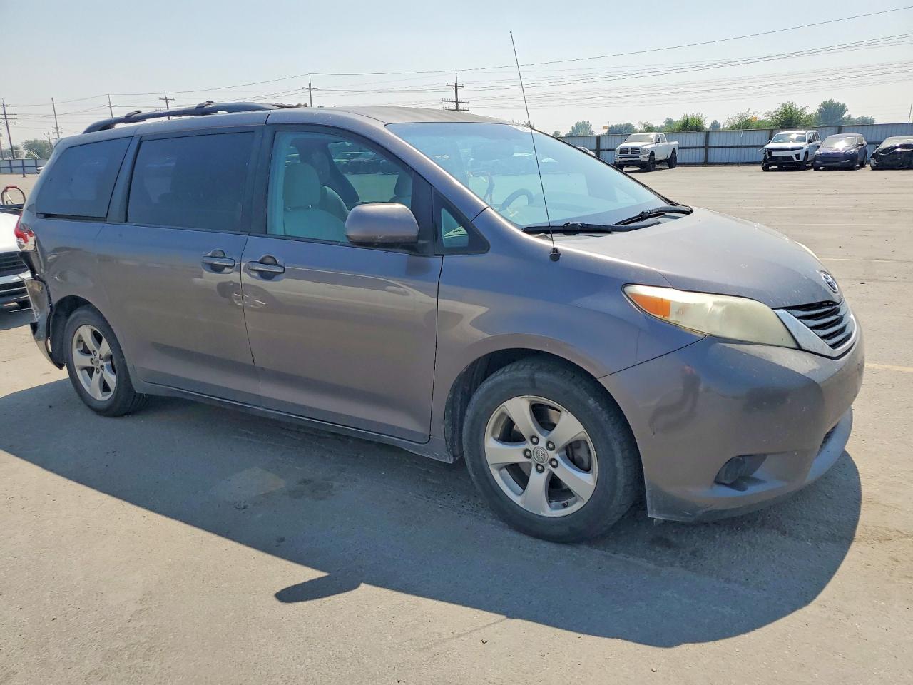 2011 Toyota Sienna Le Gray vin: 5TDKK3DC8BS066515