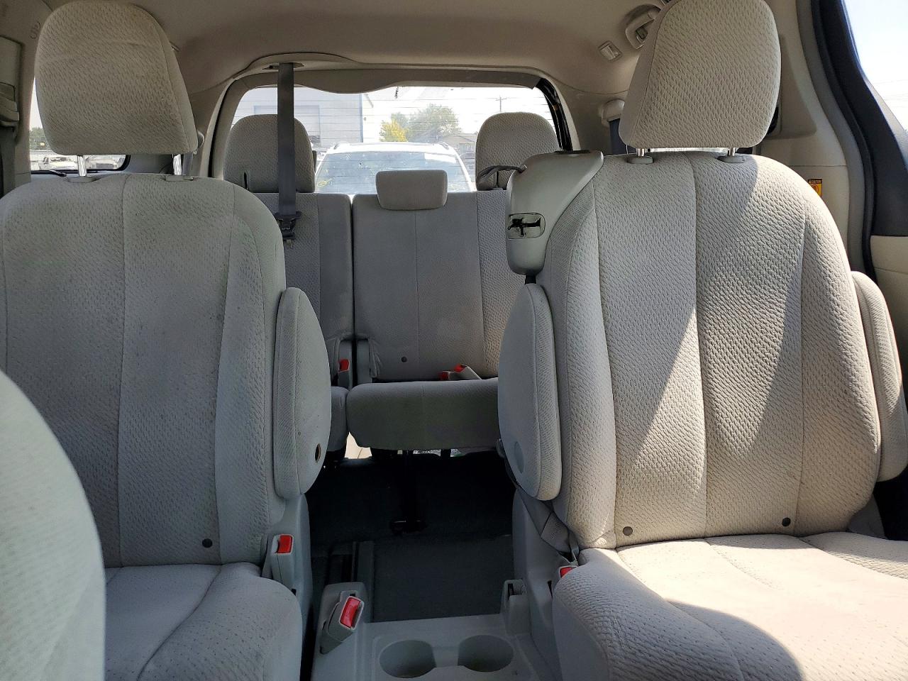 2011 Toyota Sienna Le Gray vin: 5TDKK3DC8BS066515