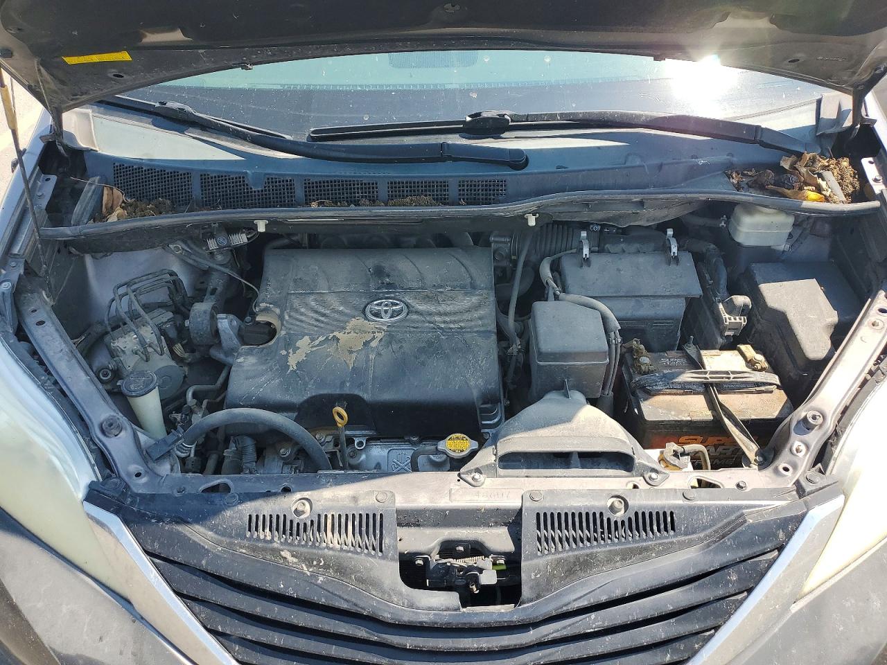 2011 Toyota Sienna Le Gray vin: 5TDKK3DC8BS066515