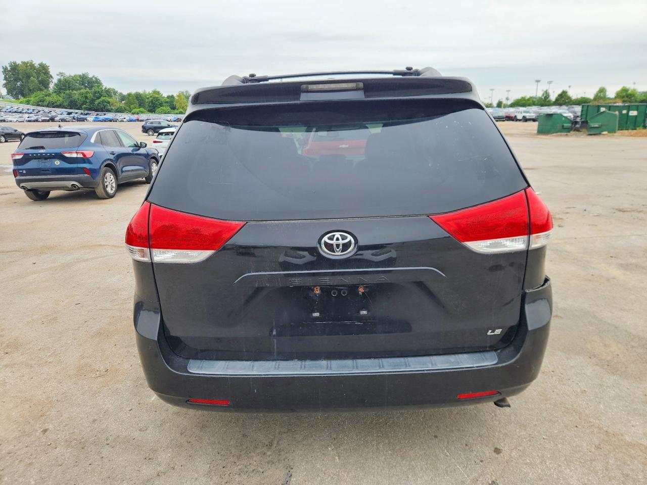 2011 Toyota Sienna Le Black vin: 5TDKK3DC8BS066529