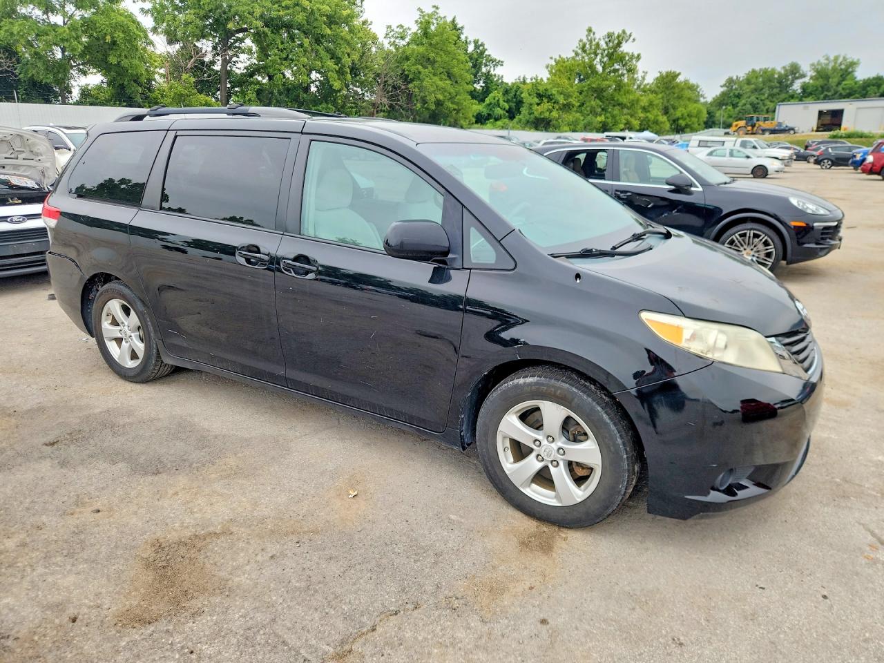 2011 Toyota Sienna Le Black vin: 5TDKK3DC8BS066529