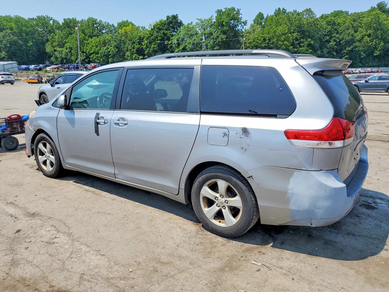 2011 Toyota Sienna Le Silver vin: 5TDKK3DC8BS066997