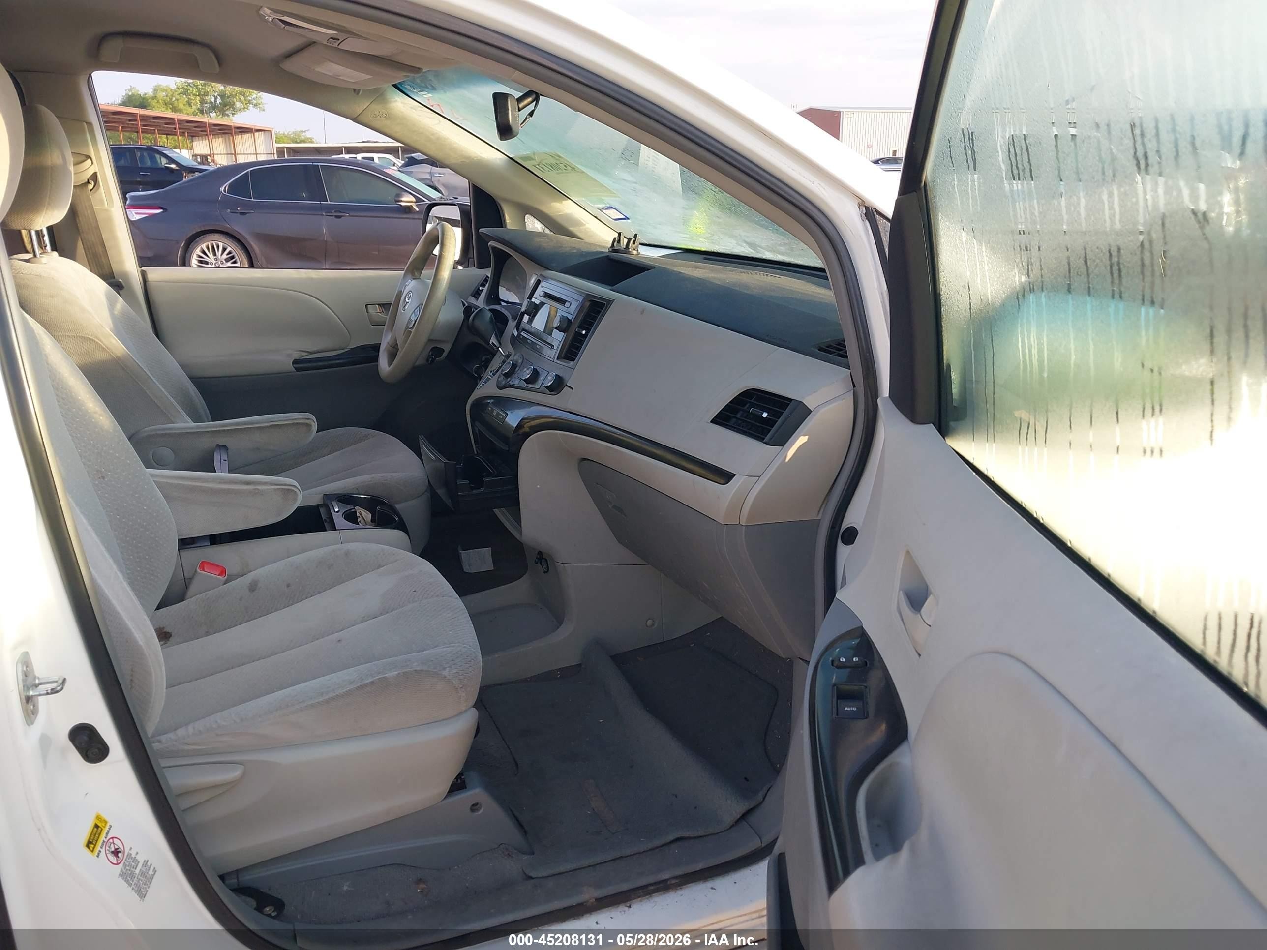 2011 Toyota Sienna Le V6 White vin: 5TDKK3DC8BS072637