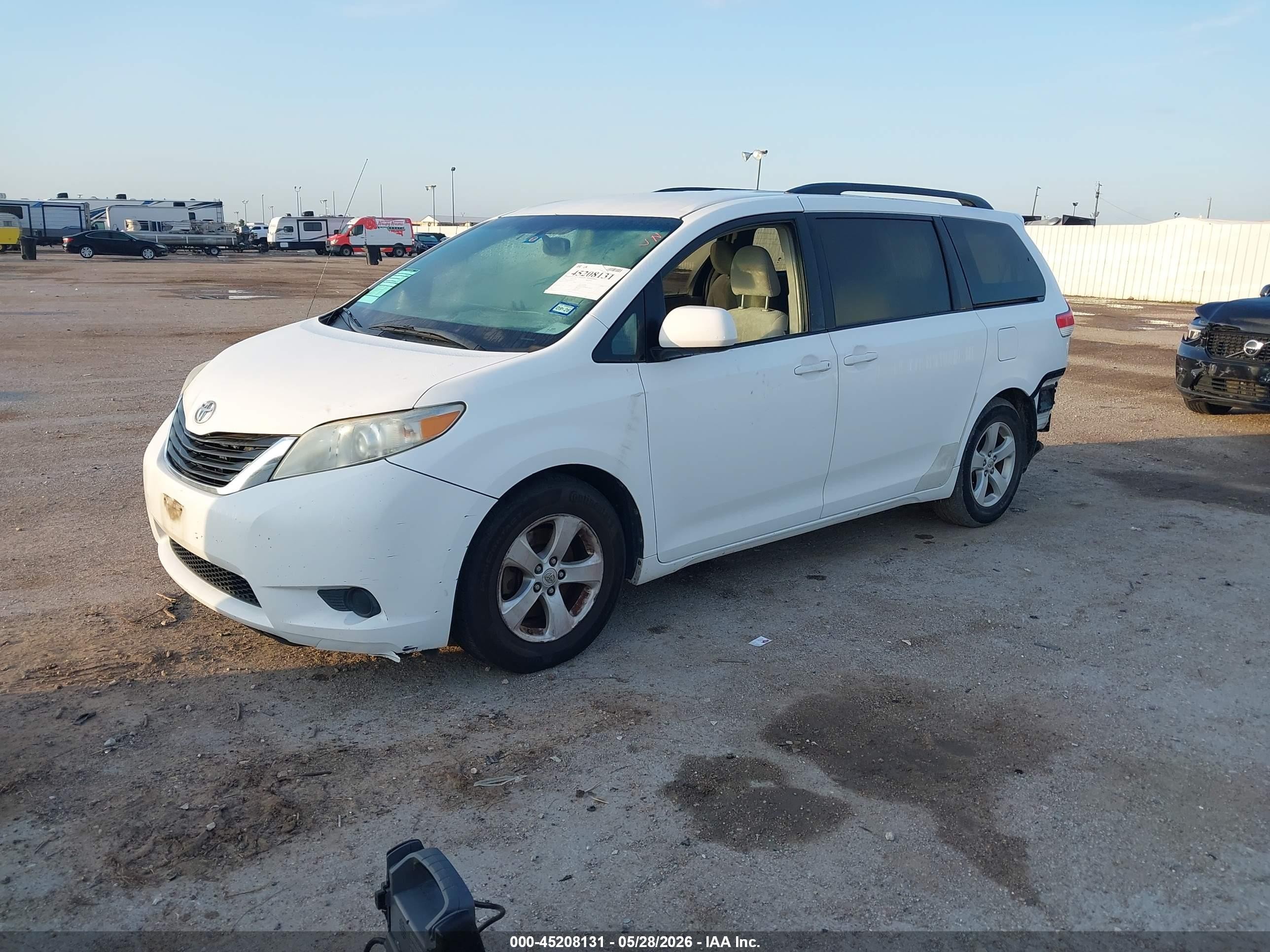 2011 Toyota Sienna Le V6 White vin: 5TDKK3DC8BS072637