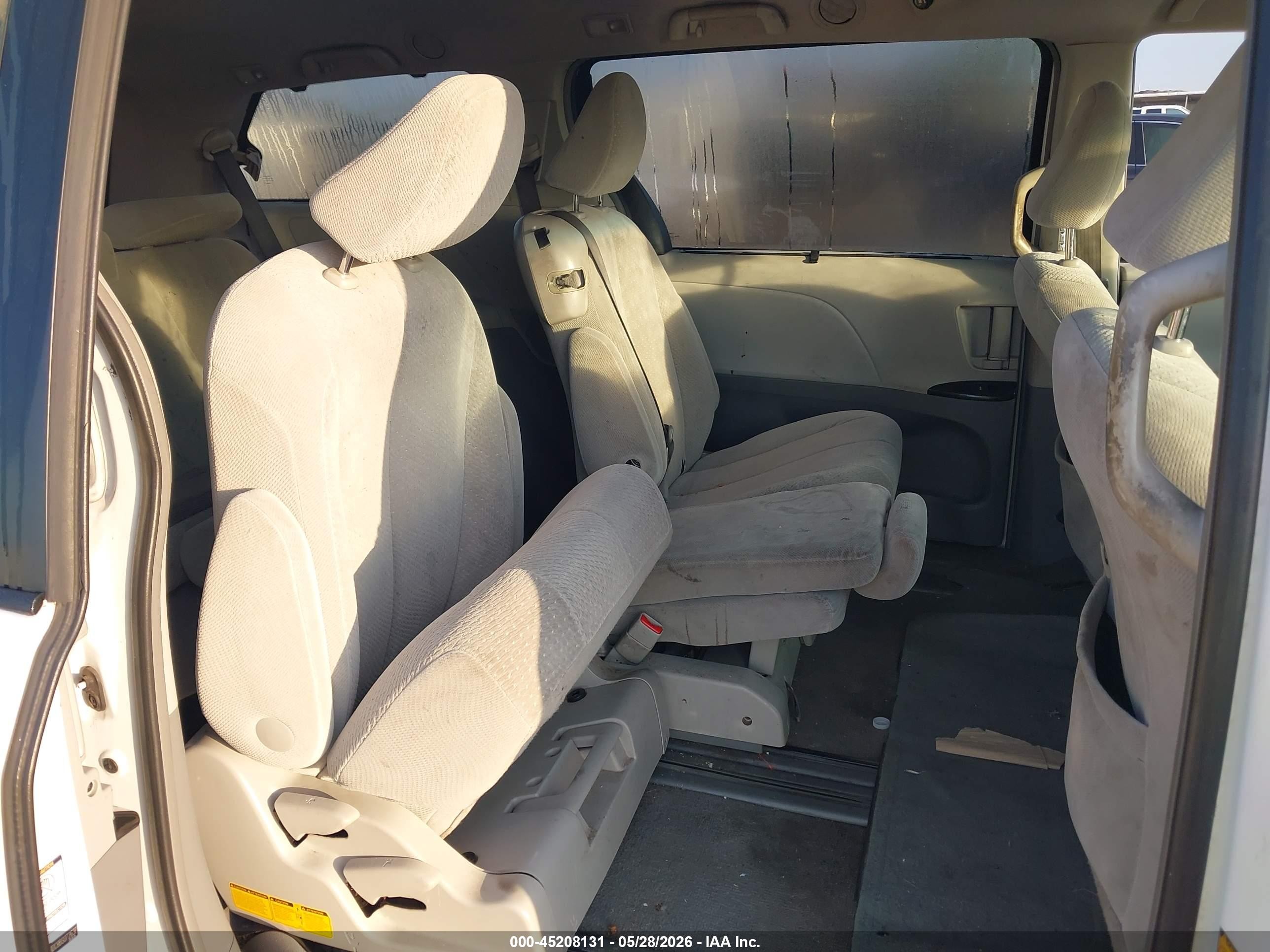2011 Toyota Sienna Le V6 White vin: 5TDKK3DC8BS072637