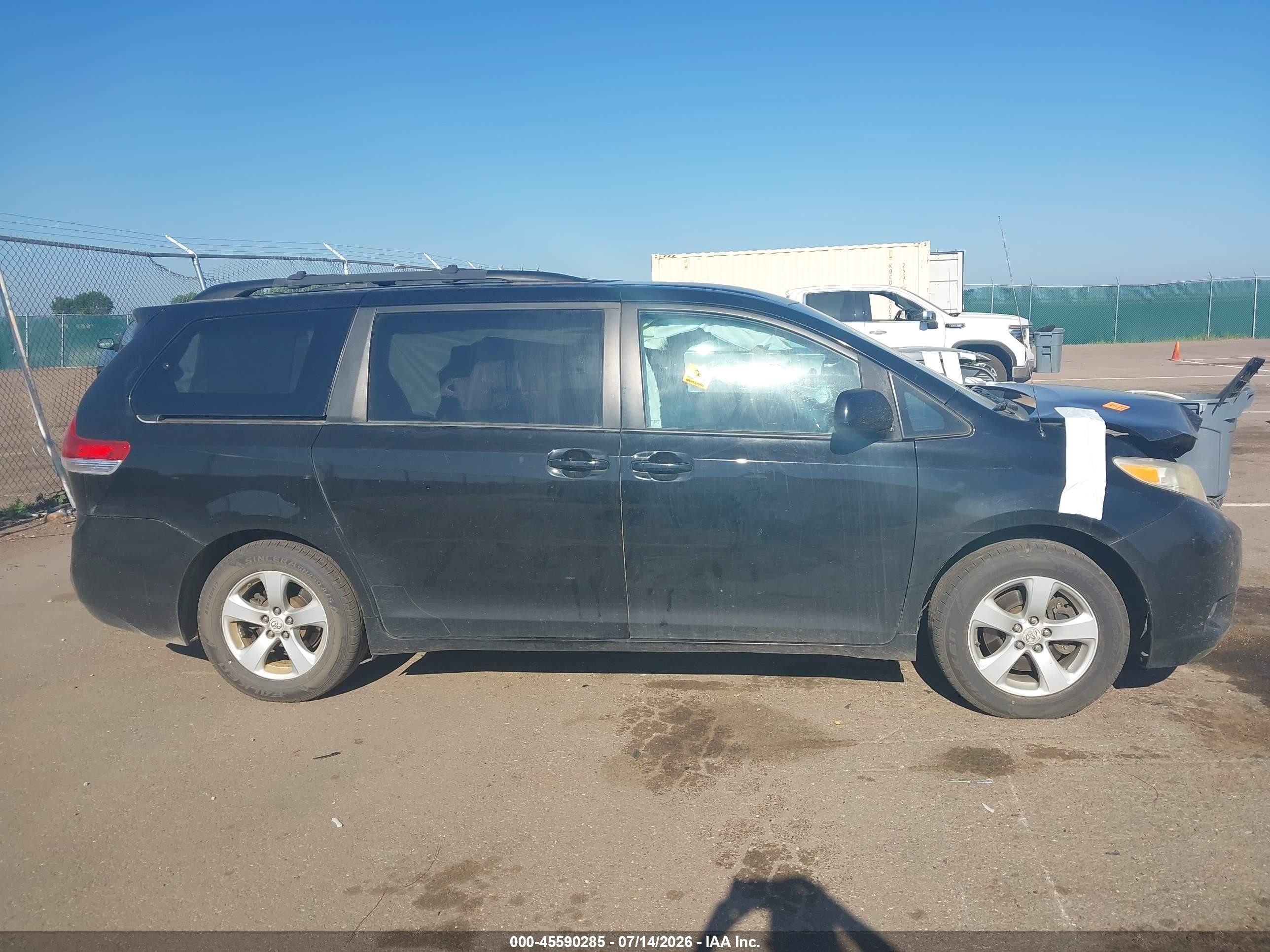 2011 Toyota Sienna Le V6 Black vin: 5TDKK3DC8BS079233