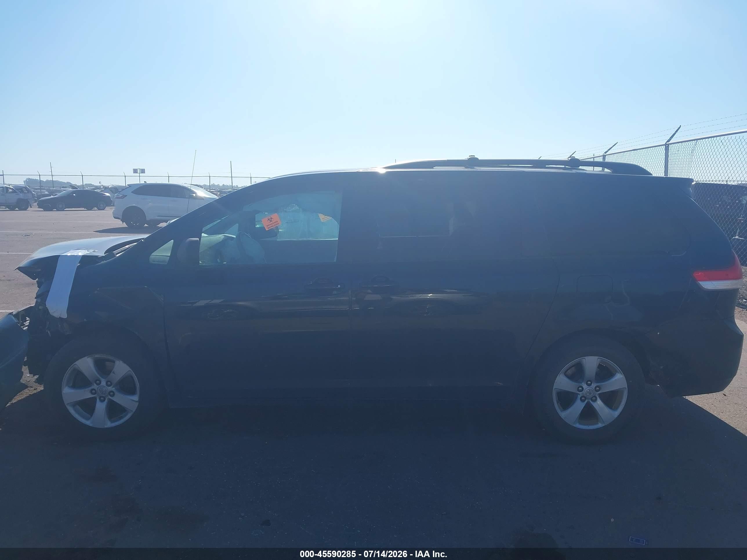 2011 Toyota Sienna Le V6 Black vin: 5TDKK3DC8BS079233