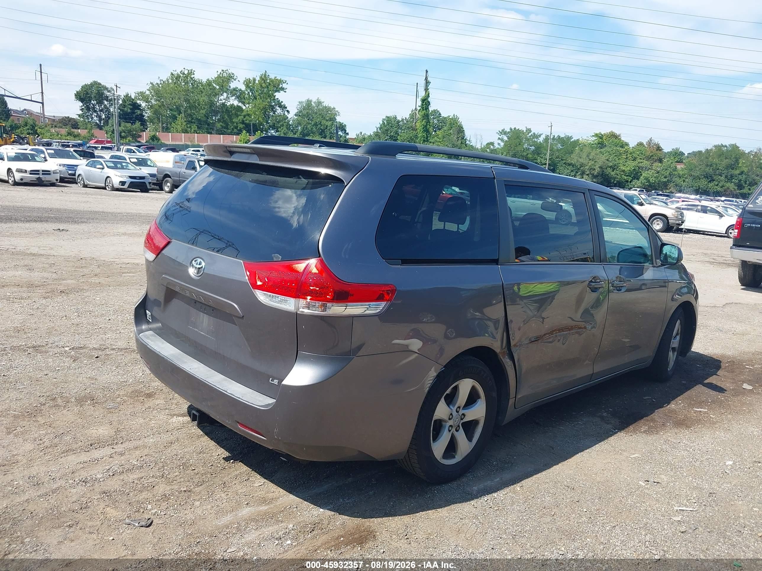 2011 Toyota Sienna Le V6 Gray vin: 5TDKK3DC8BS085419