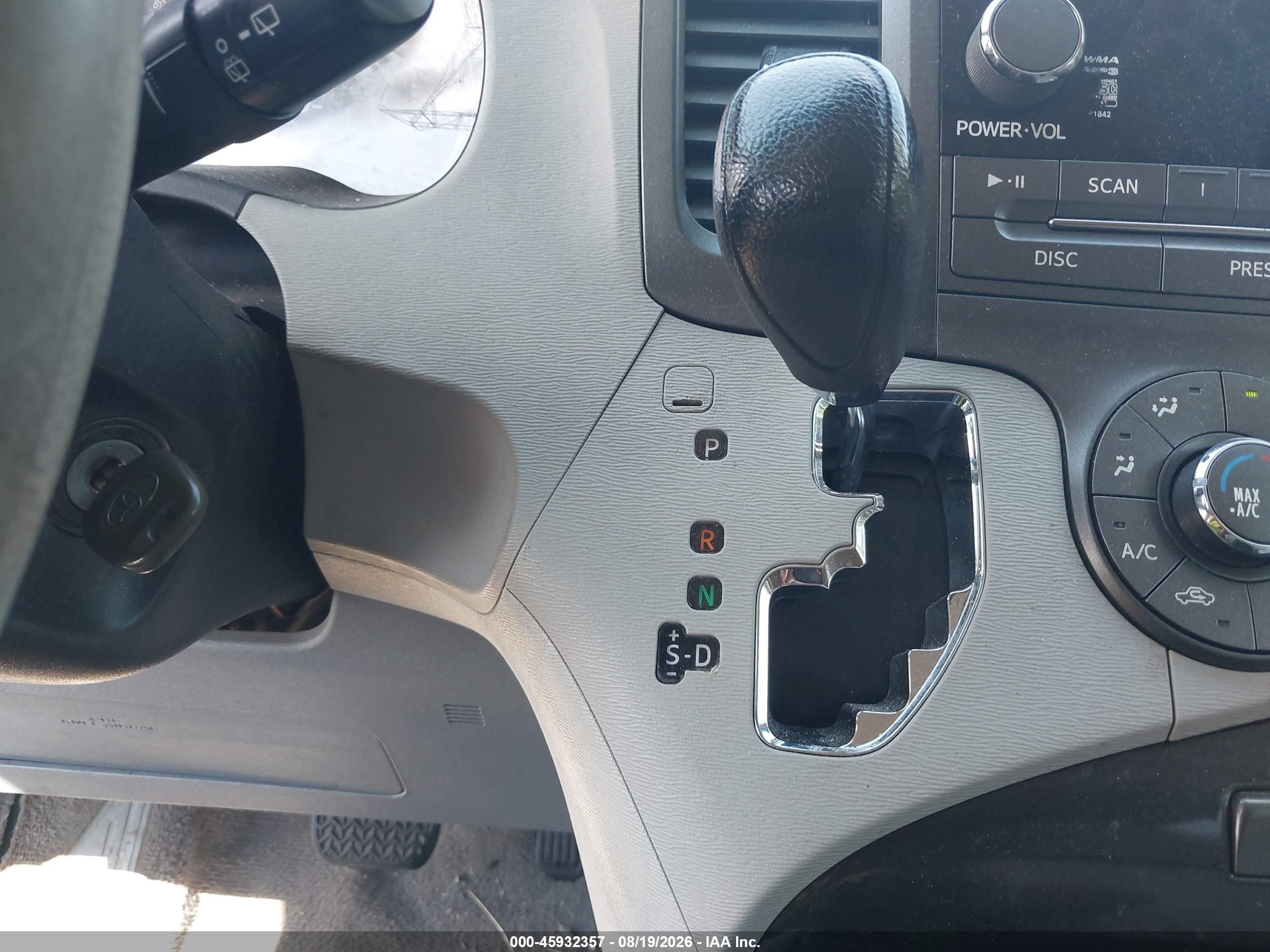 2011 Toyota Sienna Le V6 Gray vin: 5TDKK3DC8BS085419