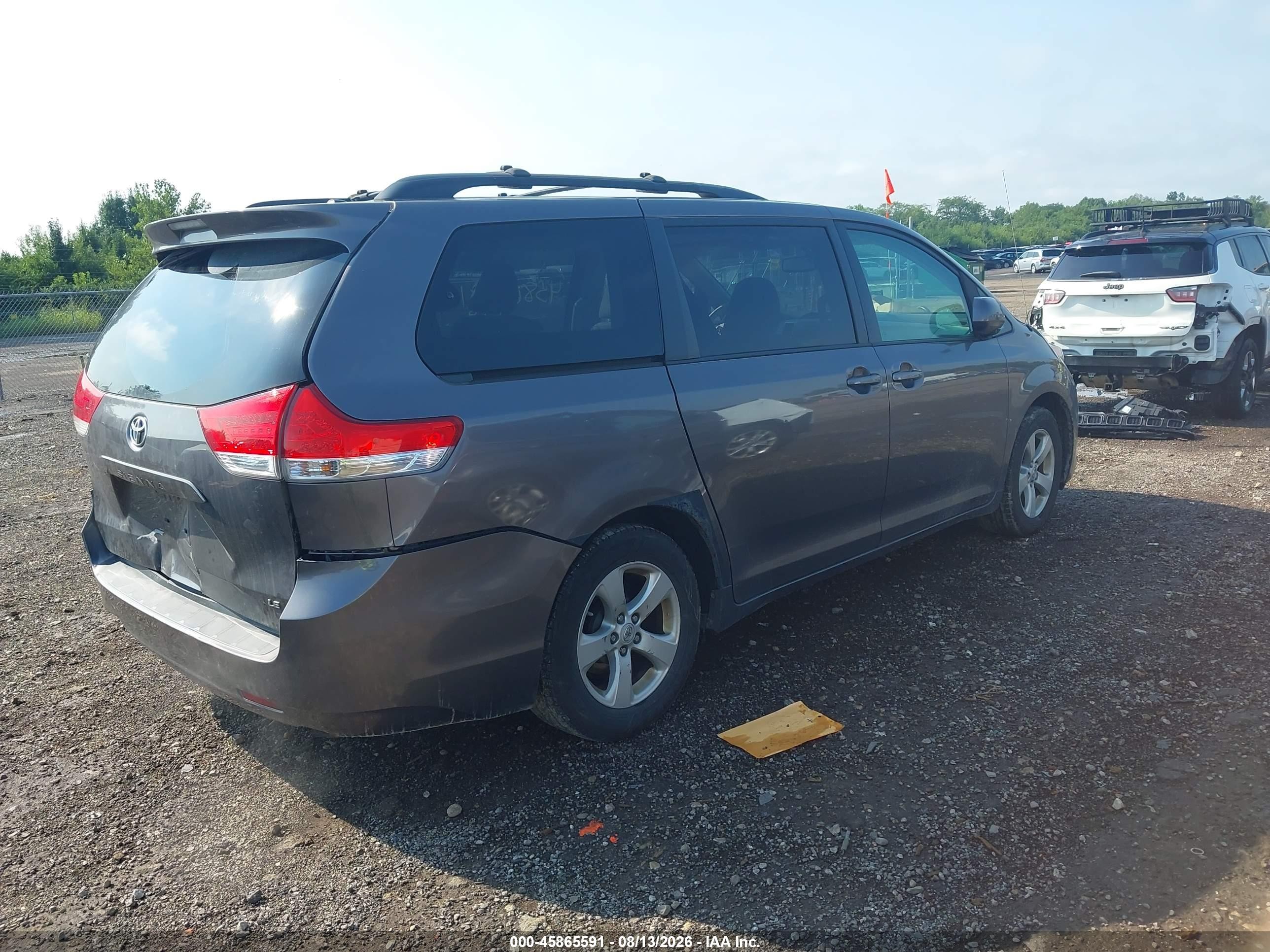 2011 Toyota Sienna Le V6 Gray vin: 5TDKK3DC8BS095741