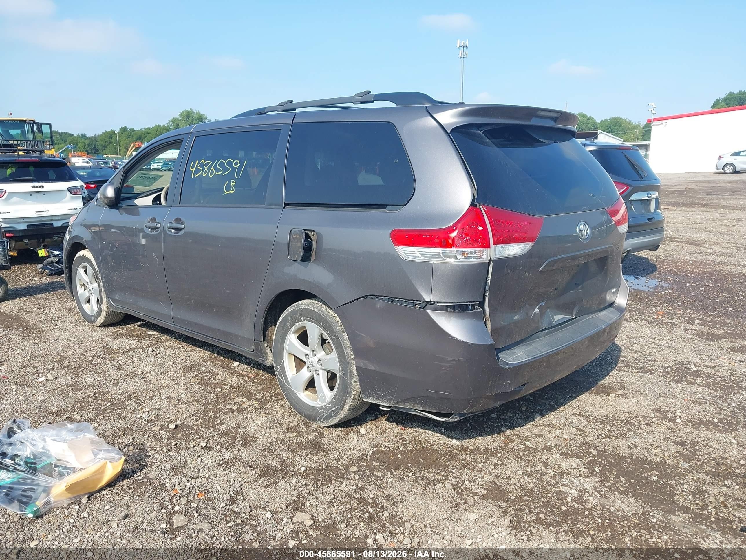 2011 Toyota Sienna Le V6 Gray vin: 5TDKK3DC8BS095741