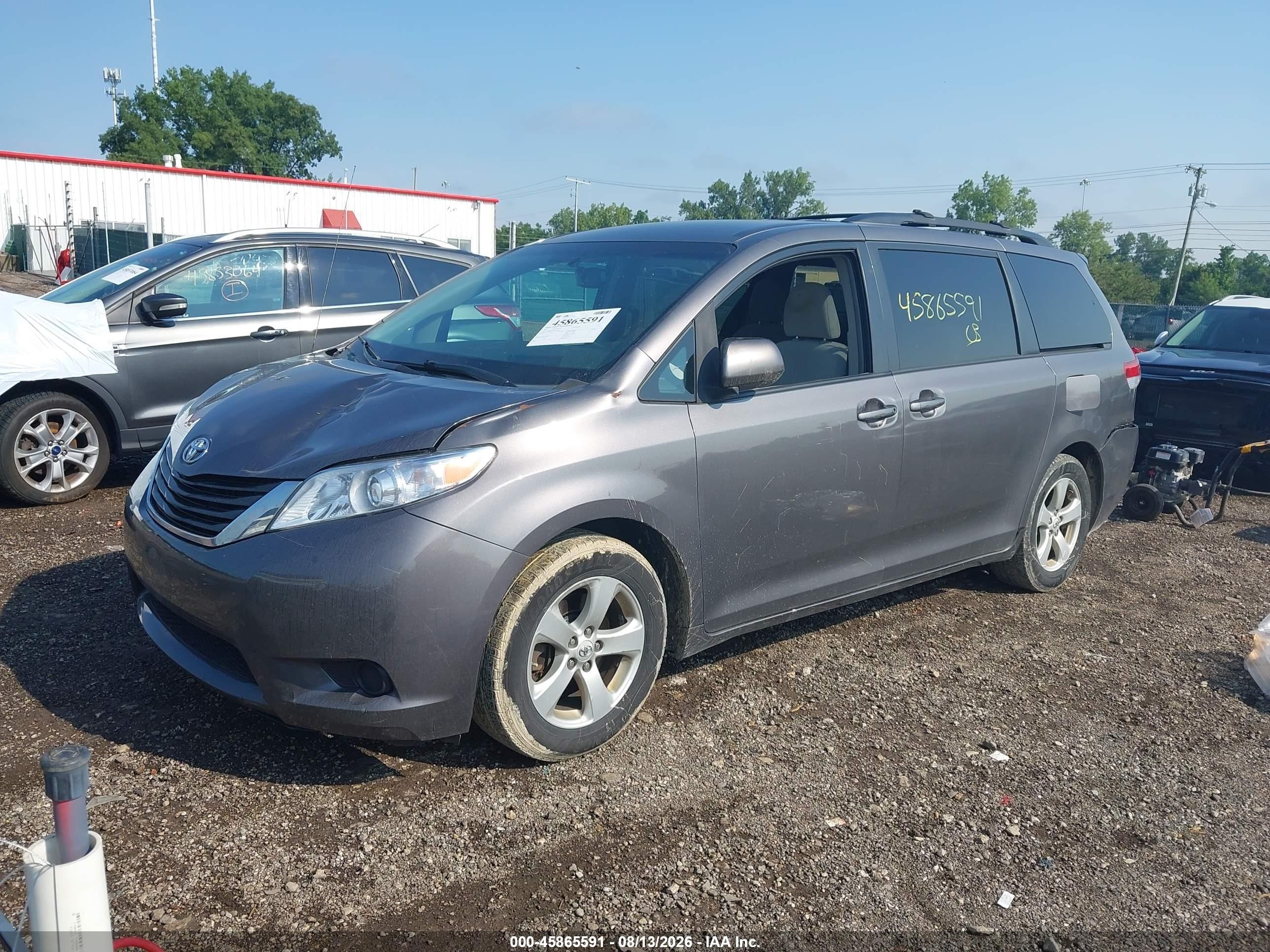 2011 Toyota Sienna Le V6 Gray vin: 5TDKK3DC8BS095741