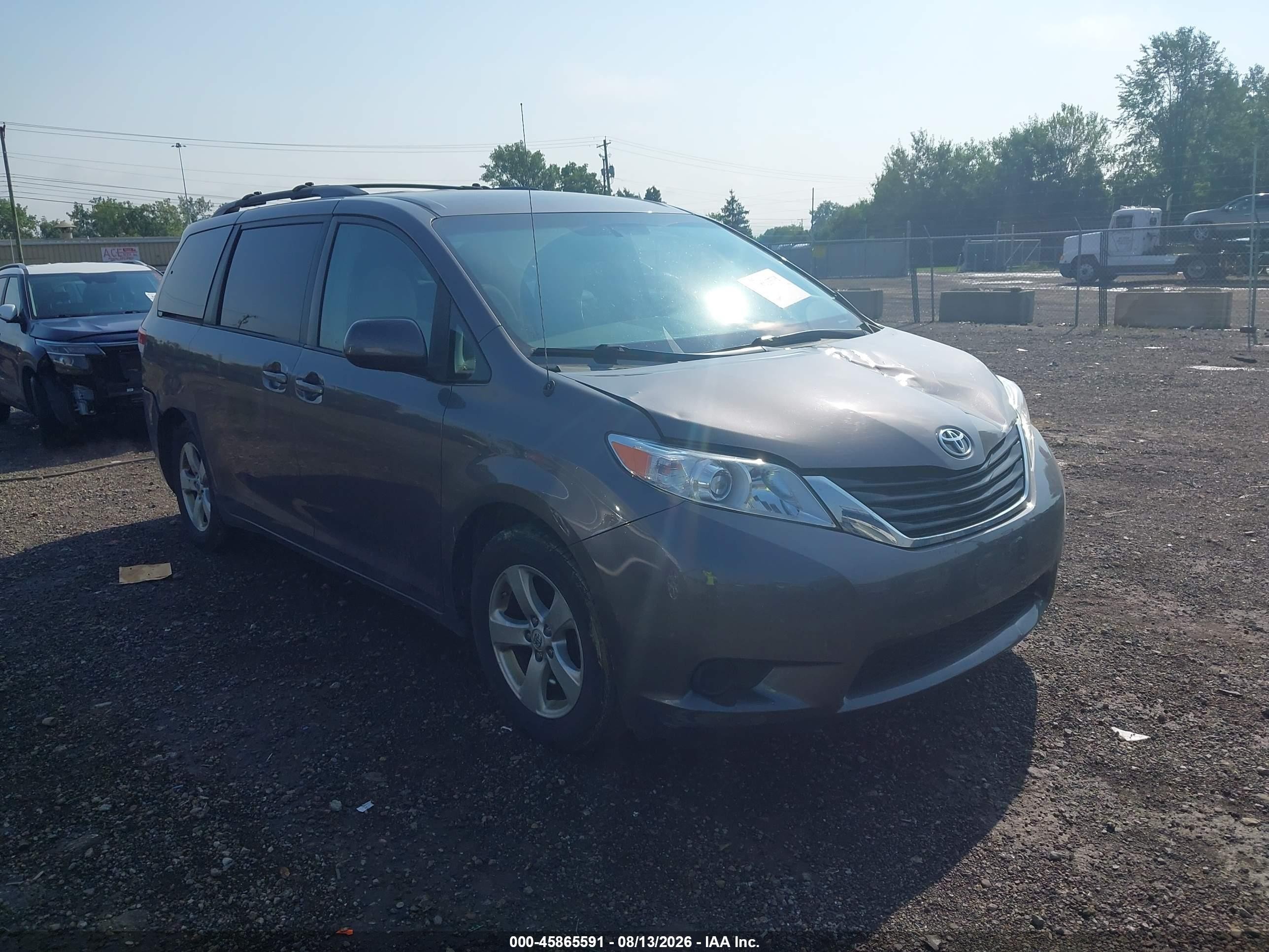2011 Toyota Sienna Le V6 Gray vin: 5TDKK3DC8BS095741