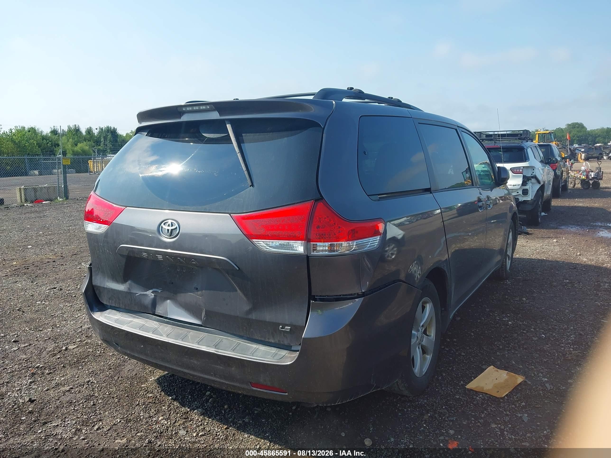 2011 Toyota Sienna Le V6 Gray vin: 5TDKK3DC8BS095741