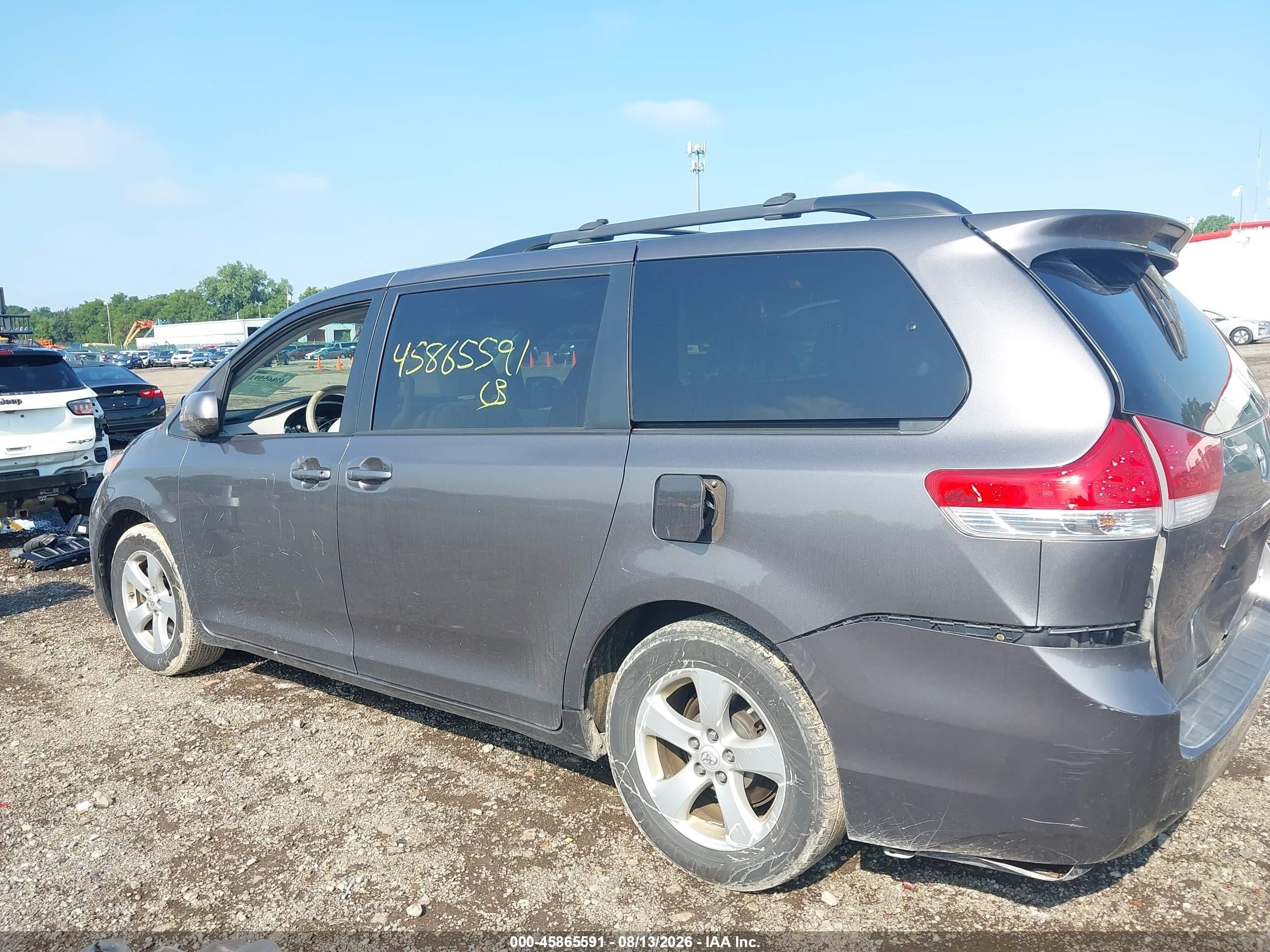 2011 Toyota Sienna Le V6 Gray vin: 5TDKK3DC8BS095741