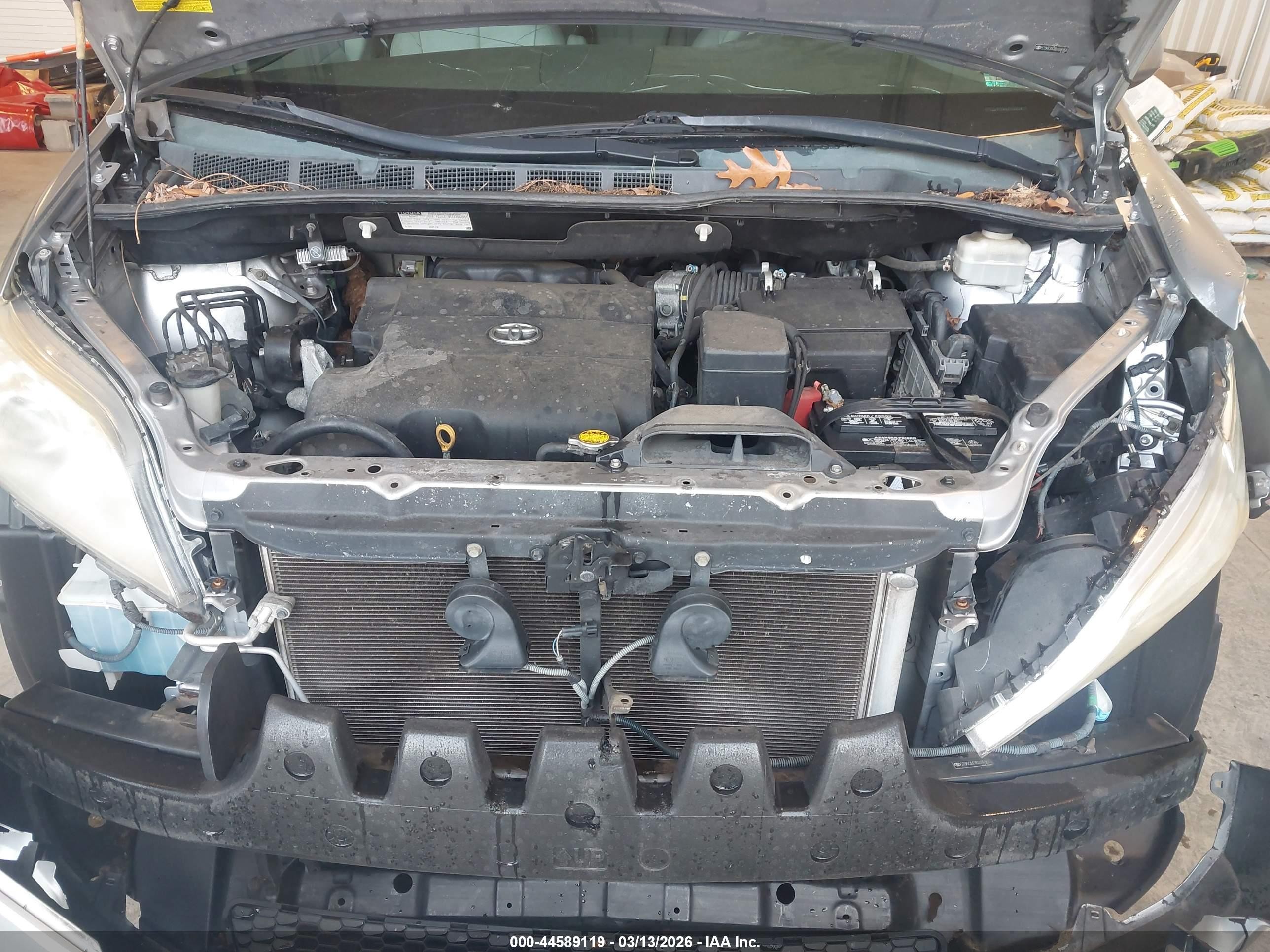 2011 Toyota Sienna Le V6 Silver vin: 5TDKK3DC8BS096968