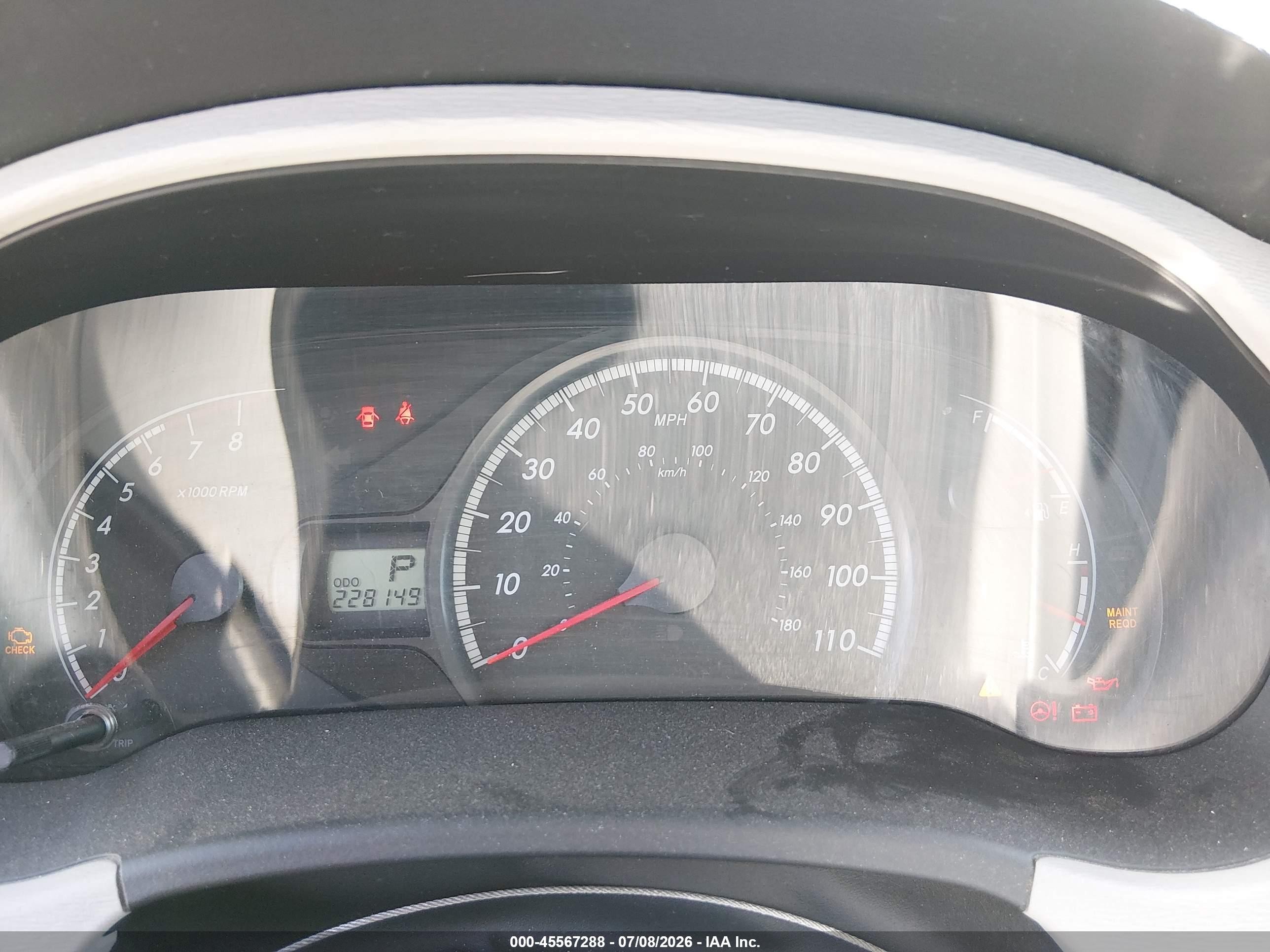 2011 Toyota Sienna Le V6 Серебряный vin: 5TDKK3DC8BS098672