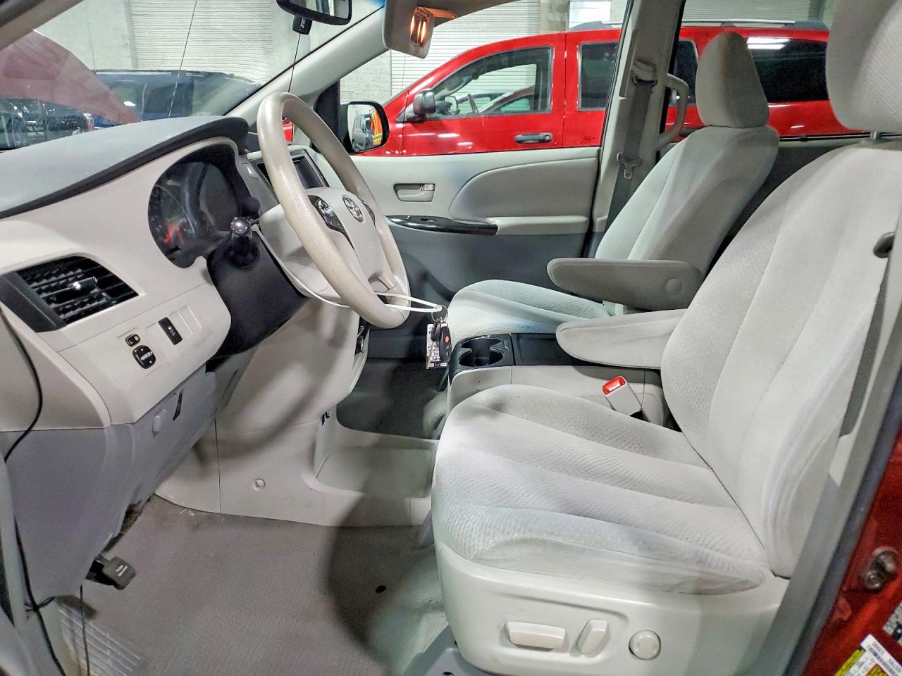 2011 Toyota Sienna Le Burgundy vin: 5TDKK3DC8BS104227