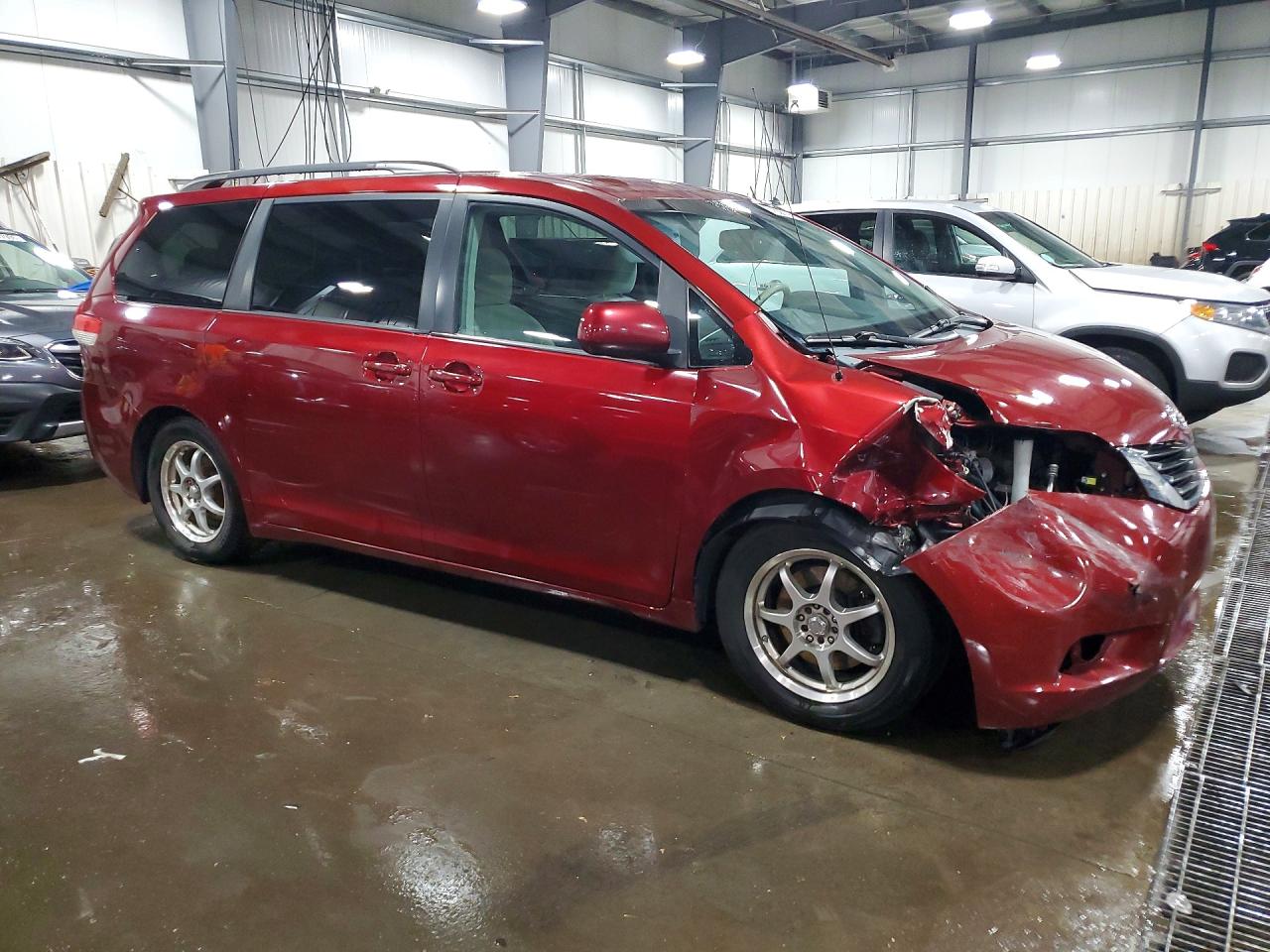 2011 Toyota Sienna Le Burgundy vin: 5TDKK3DC8BS104227