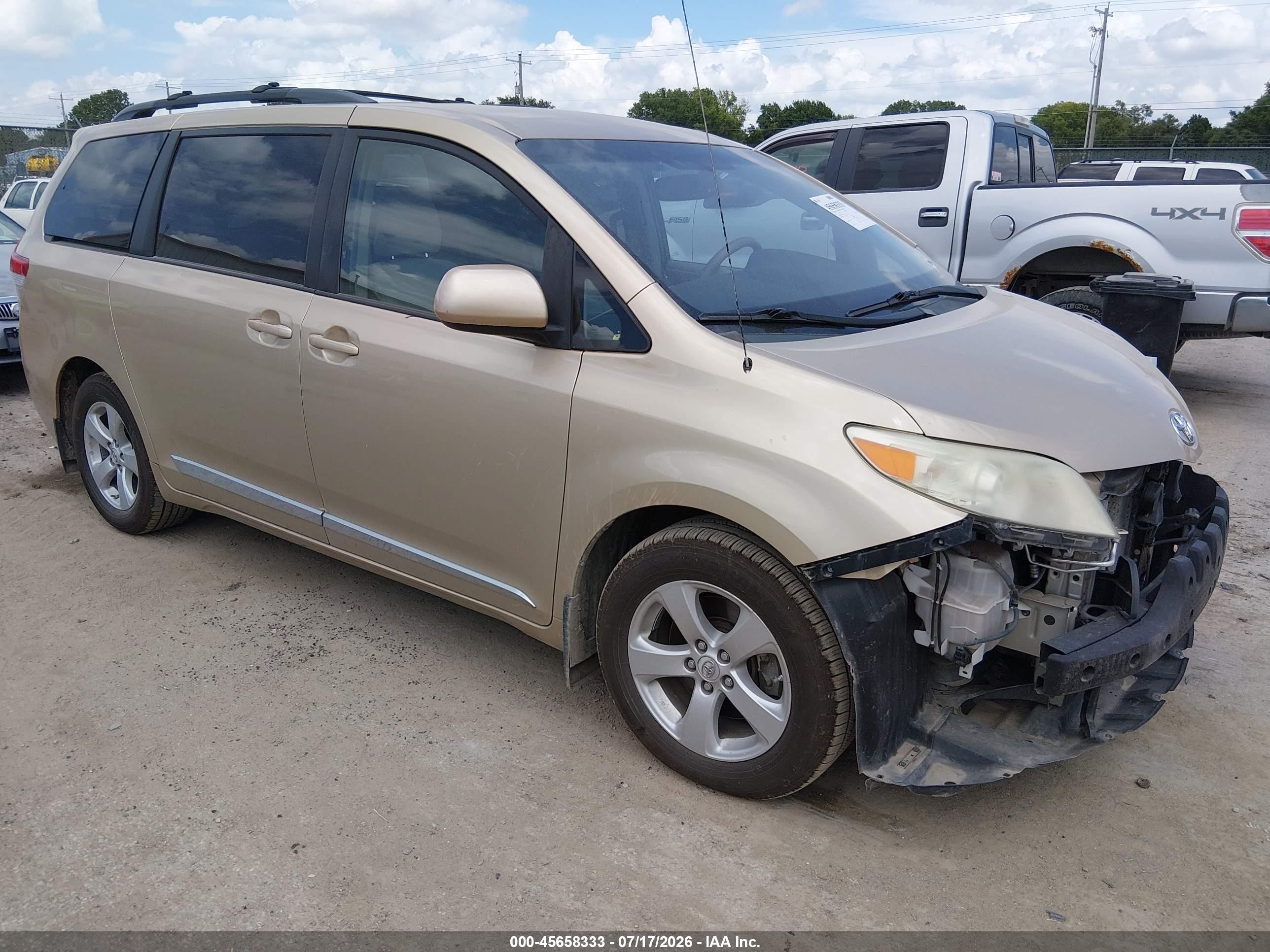 2011 Toyota Sienna Le V6 Champagne vin: 5TDKK3DC8BS119004