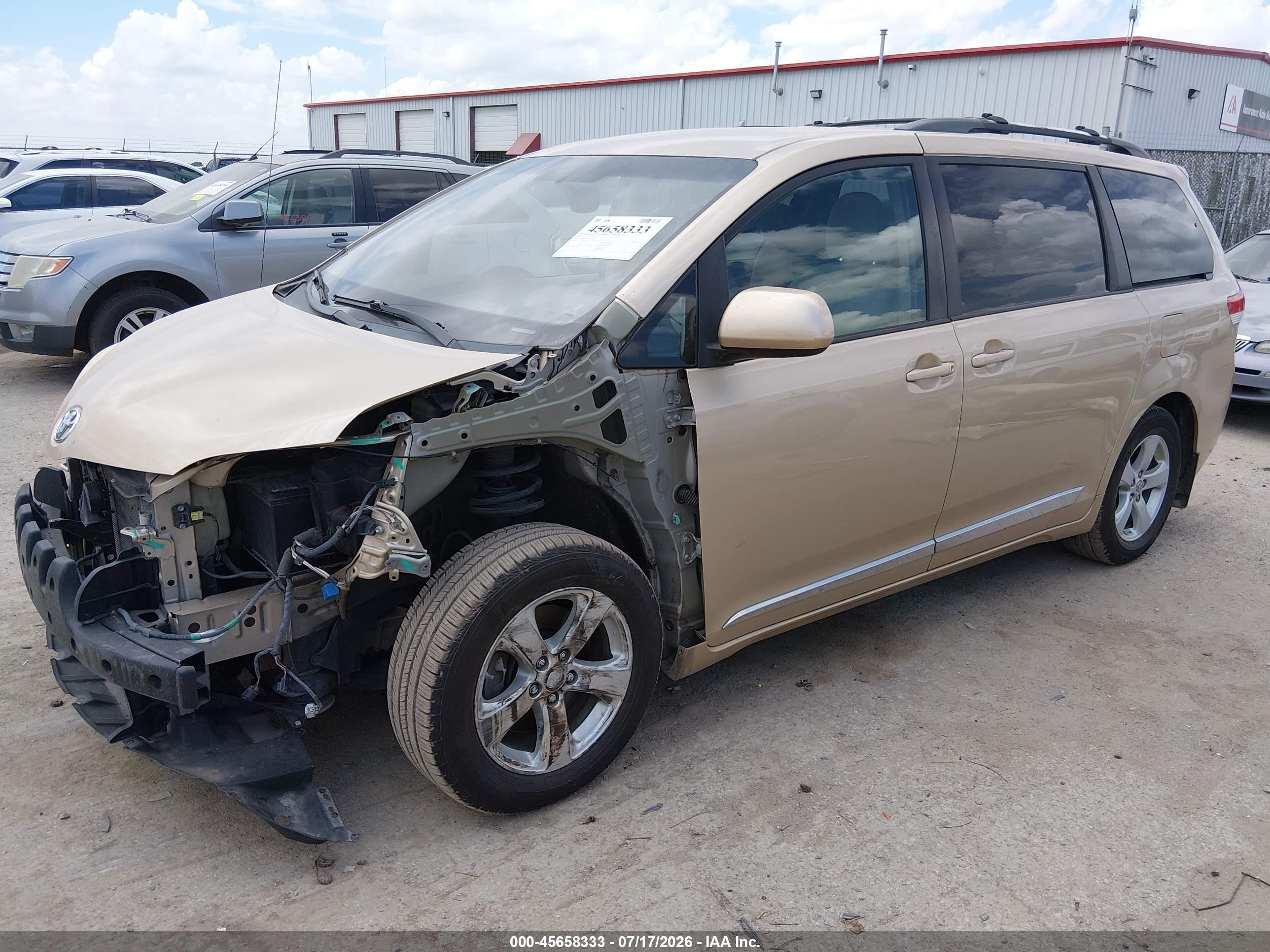 2011 Toyota Sienna Le V6 Champagne vin: 5TDKK3DC8BS119004