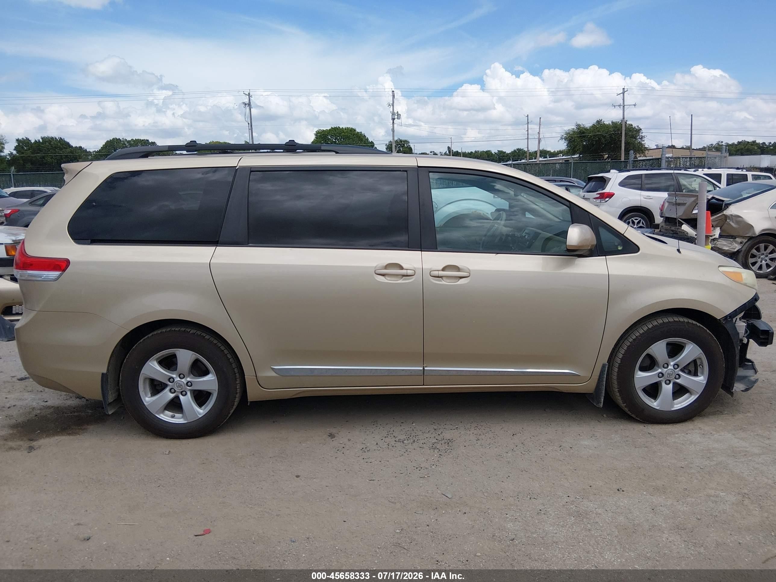 2011 Toyota Sienna Le V6 Champagne vin: 5TDKK3DC8BS119004