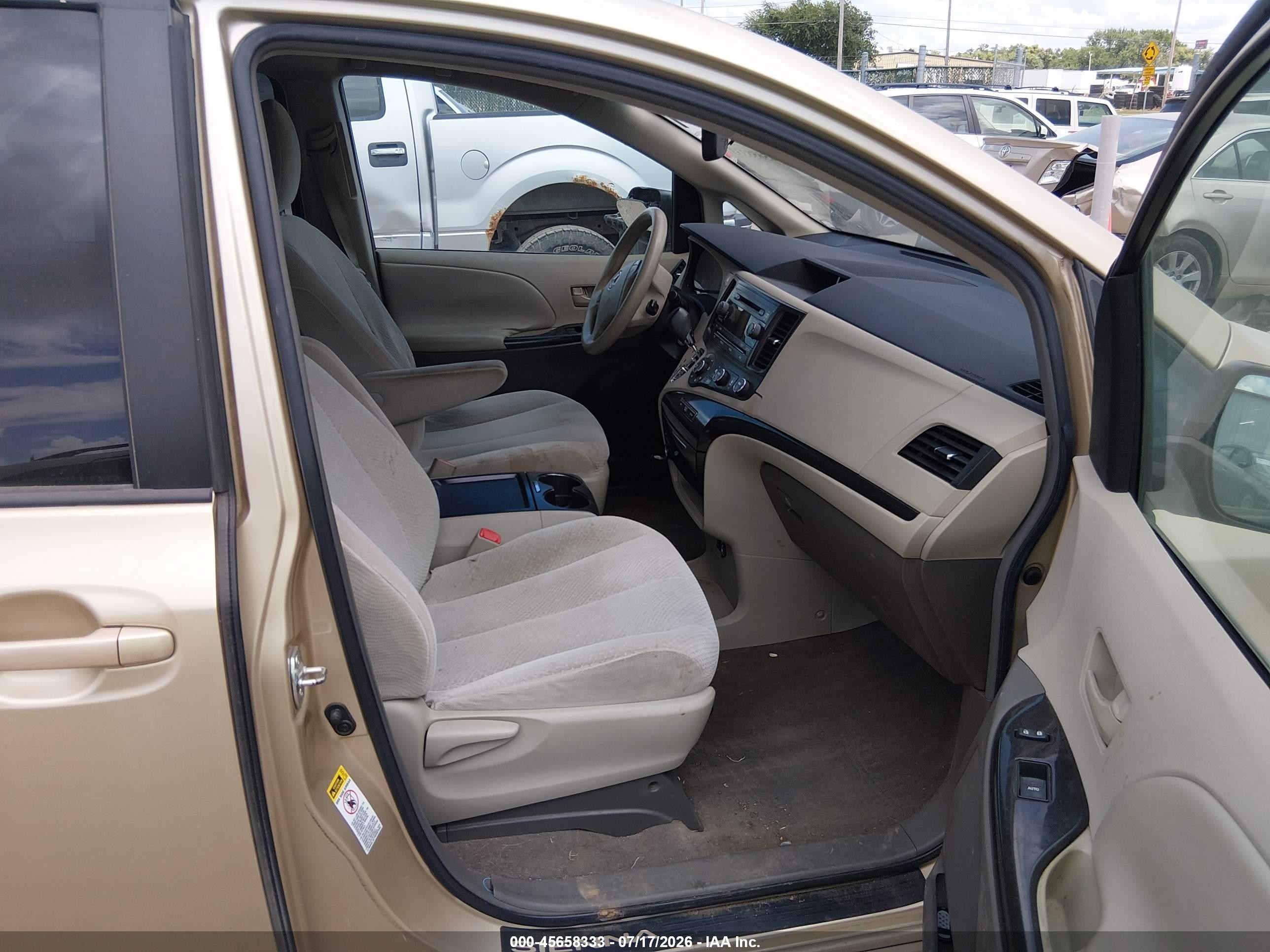 2011 Toyota Sienna Le V6 Champagne vin: 5TDKK3DC8BS119004