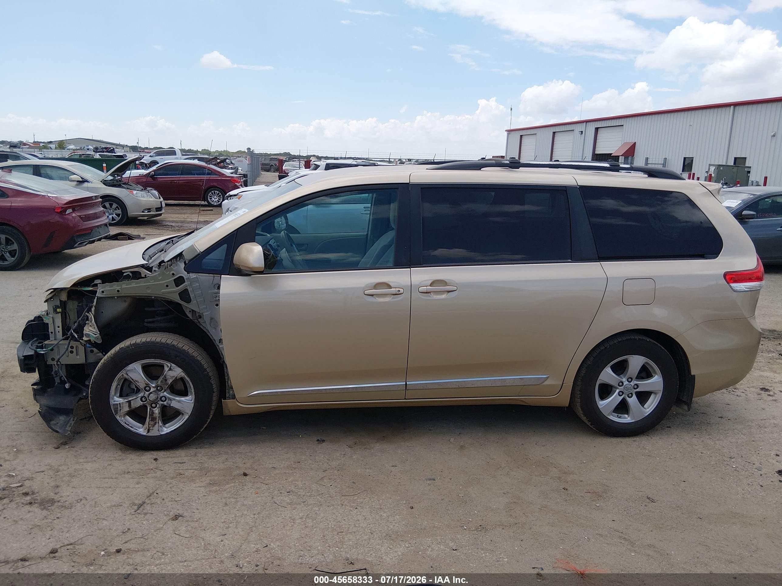 2011 Toyota Sienna Le V6 Champagne vin: 5TDKK3DC8BS119004