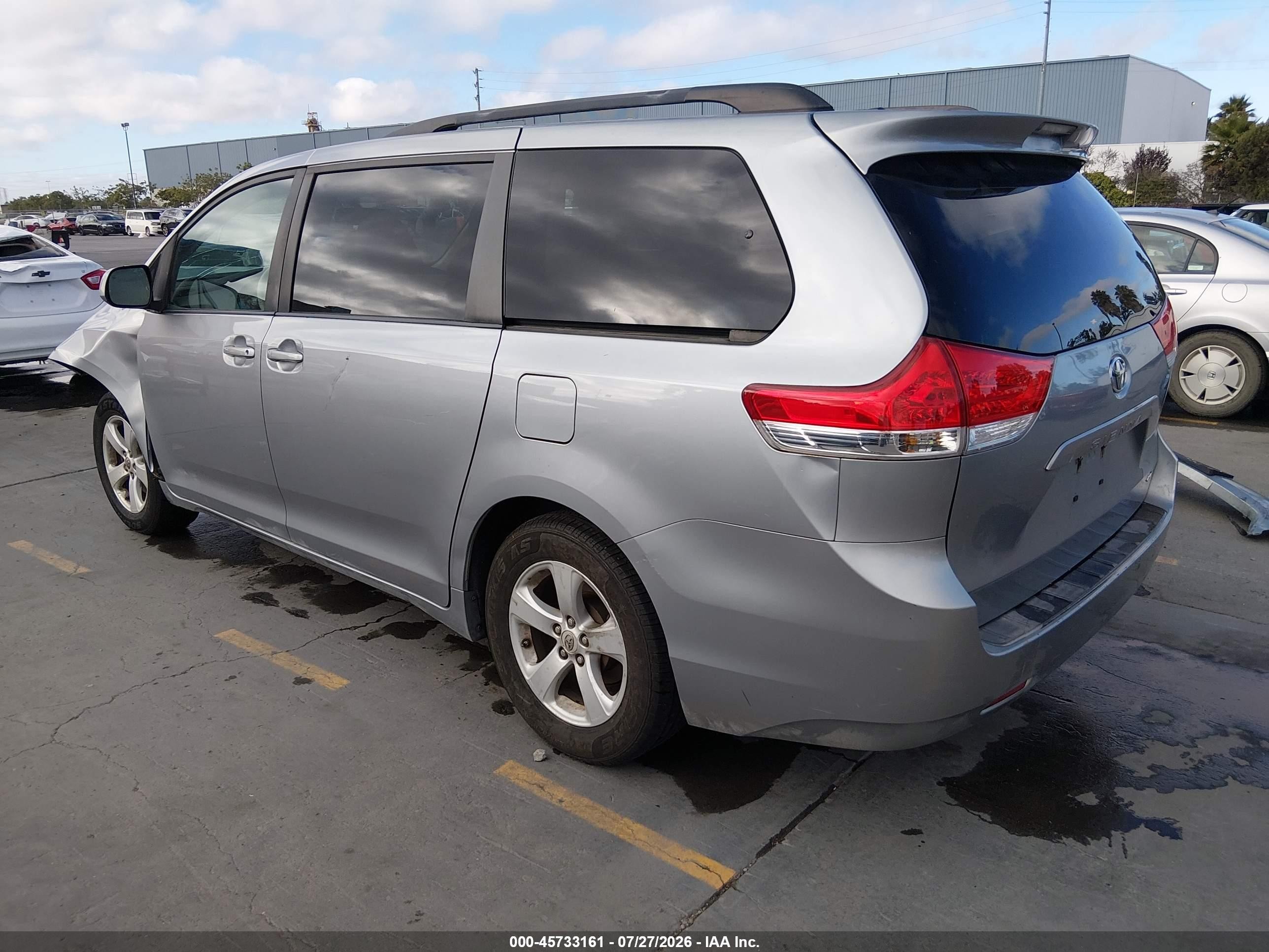 2011 Toyota Sienna Le V6 Silver vin: 5TDKK3DC8BS121478