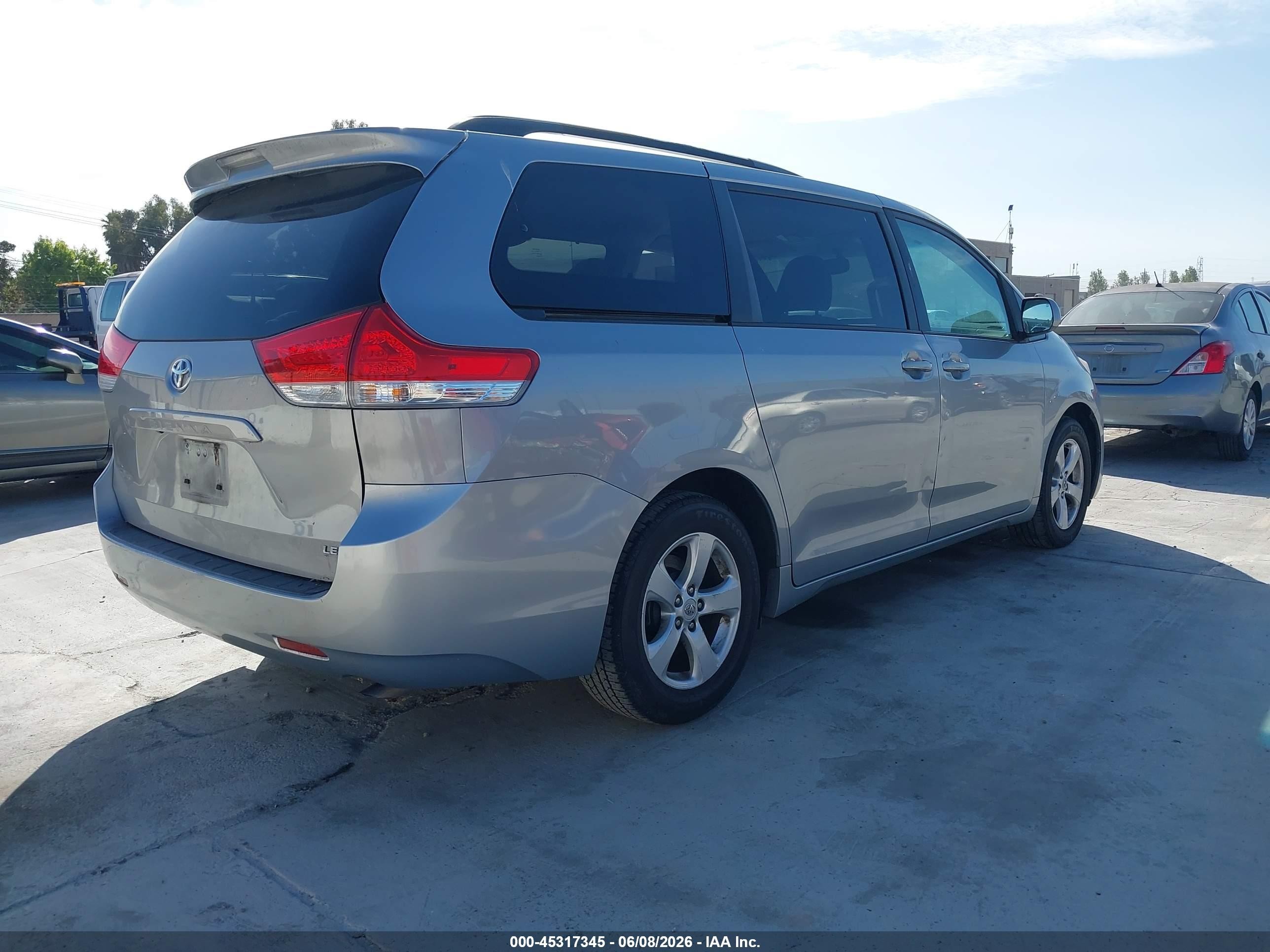 2011 Toyota Sienna Le V6 Gray vin: 5TDKK3DC8BS124638
