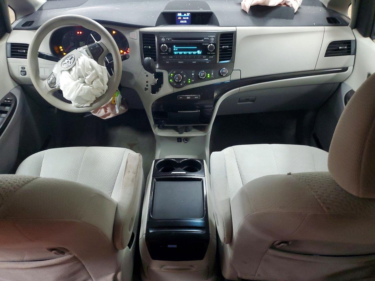 2011 Toyota Sienna Le Gray vin: 5TDKK3DC8BS131931