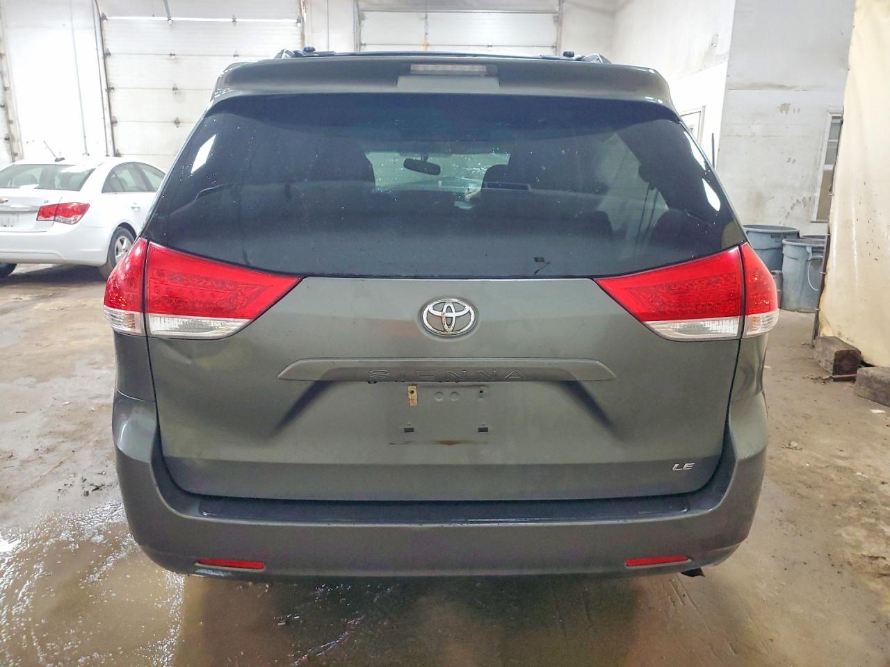 2011 Toyota Sienna Le Gray vin: 5TDKK3DC8BS131931