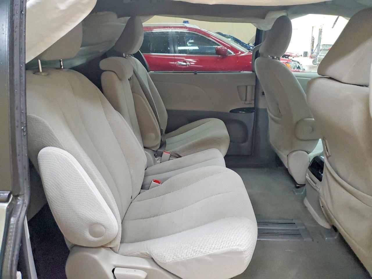 2011 Toyota Sienna Le Gray vin: 5TDKK3DC8BS131931