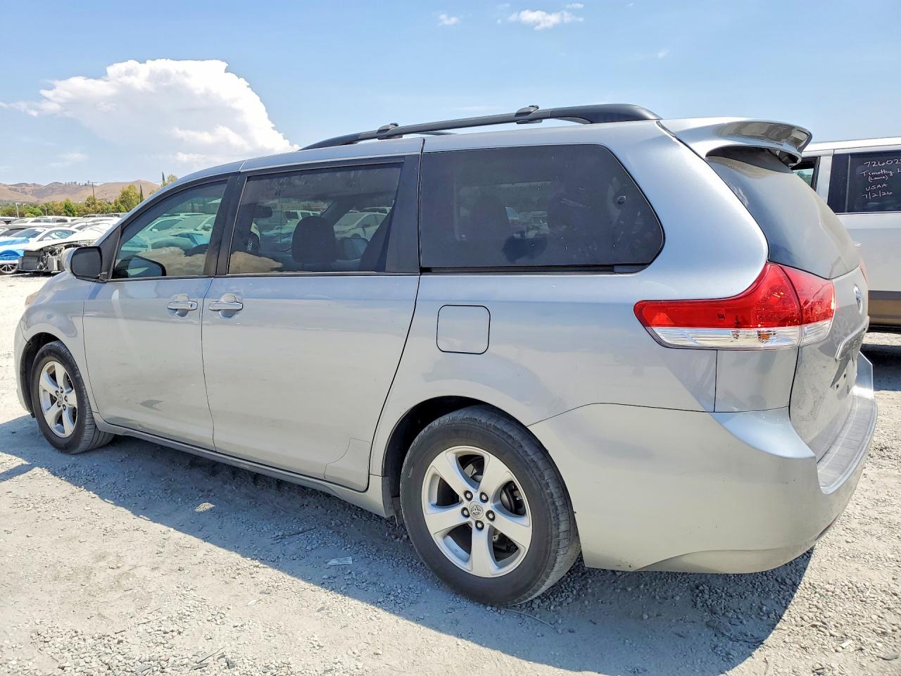 2011 Toyota Sienna Le Серебряный vin: 5TDKK3DC8BS136689