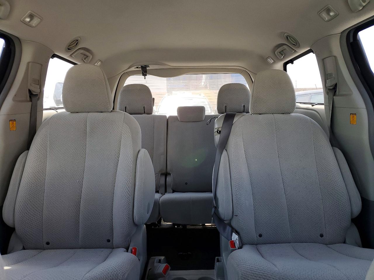 2011 Toyota Sienna Le Серебряный vin: 5TDKK3DC8BS136689