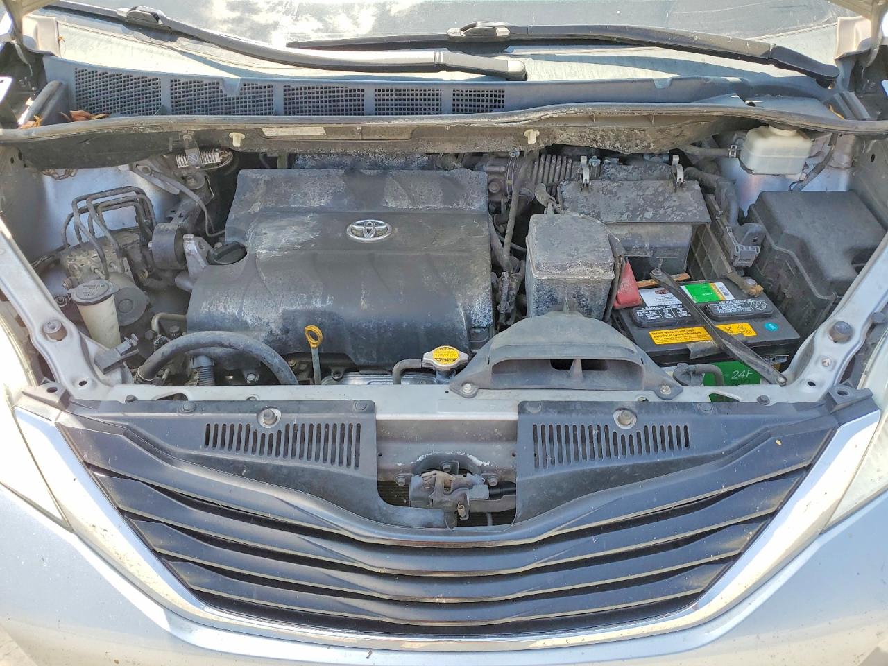 2011 Toyota Sienna Le Серебряный vin: 5TDKK3DC8BS136689