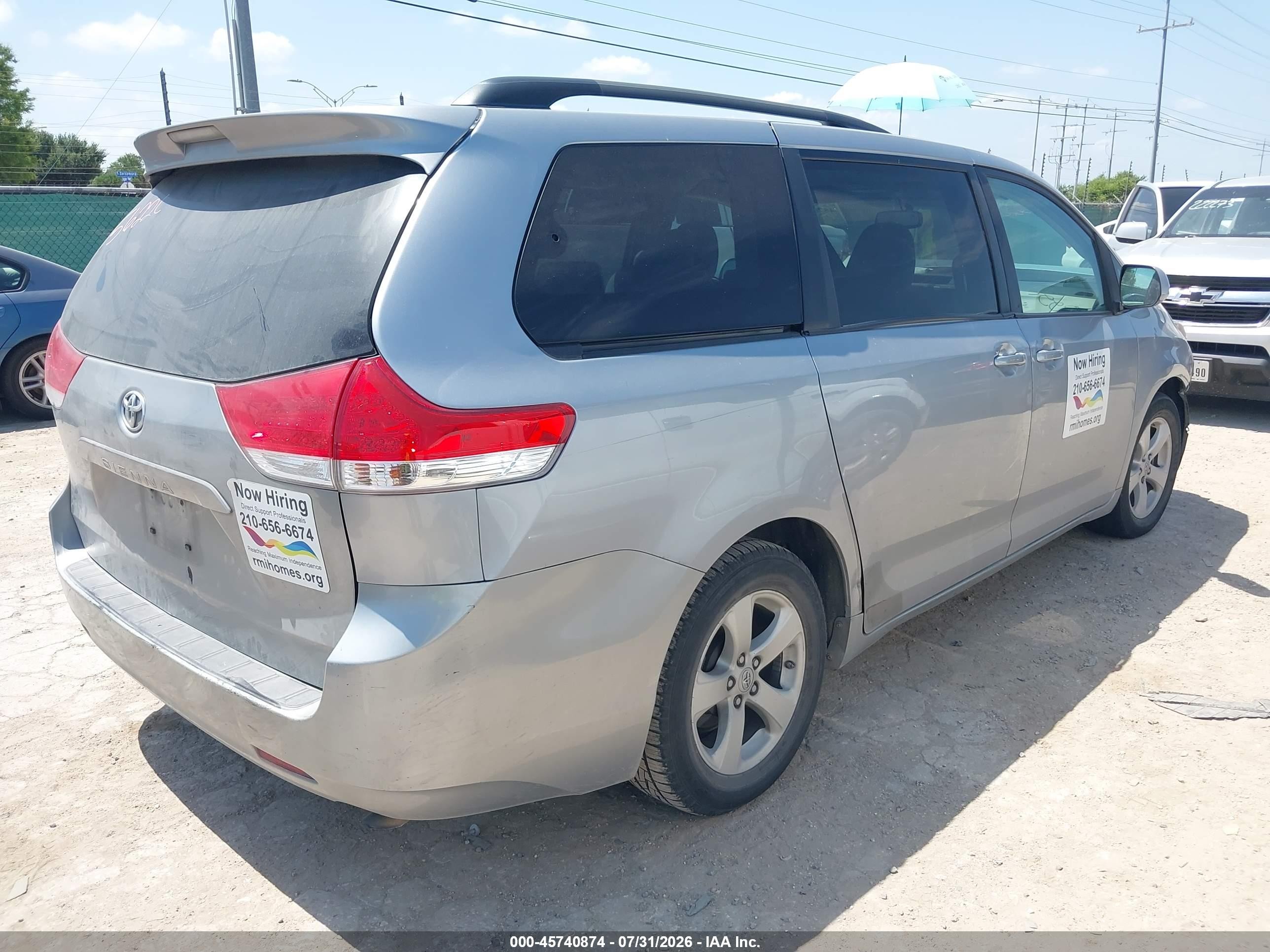 2011 Toyota Sienna Le V6 Silver vin: 5TDKK3DC8BS140063