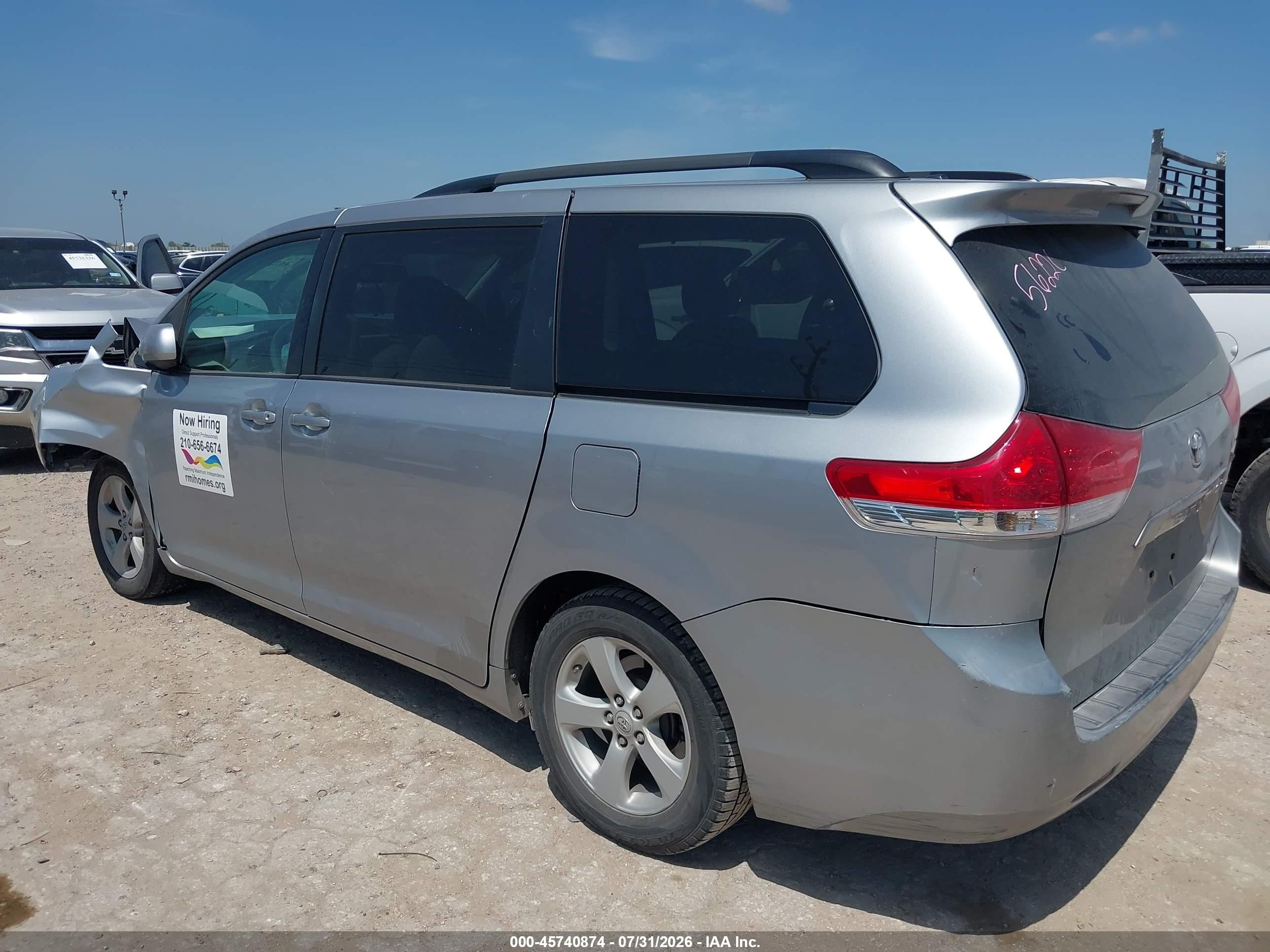 2011 Toyota Sienna Le V6 Silver vin: 5TDKK3DC8BS140063