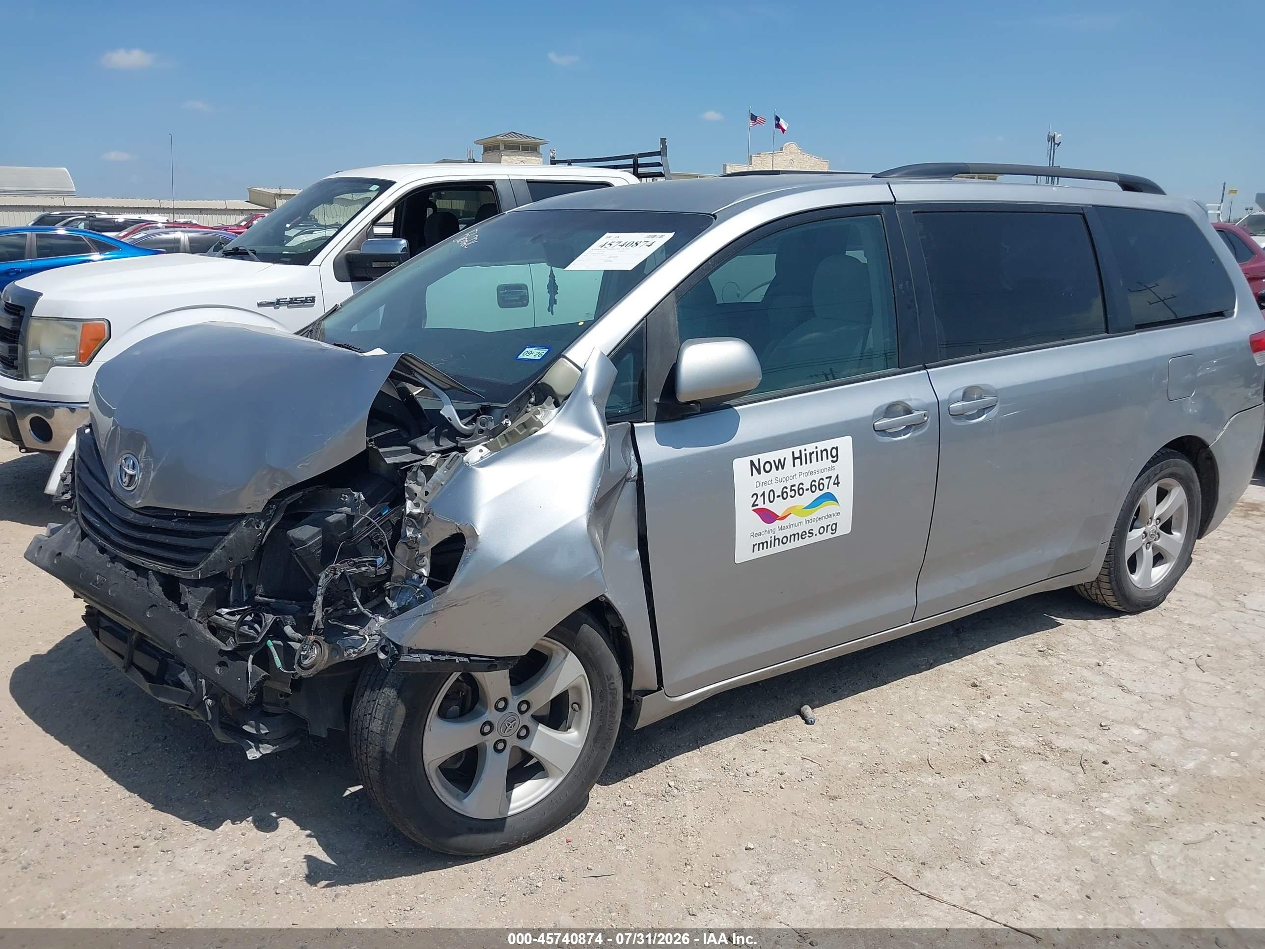 2011 Toyota Sienna Le V6 Silver vin: 5TDKK3DC8BS140063