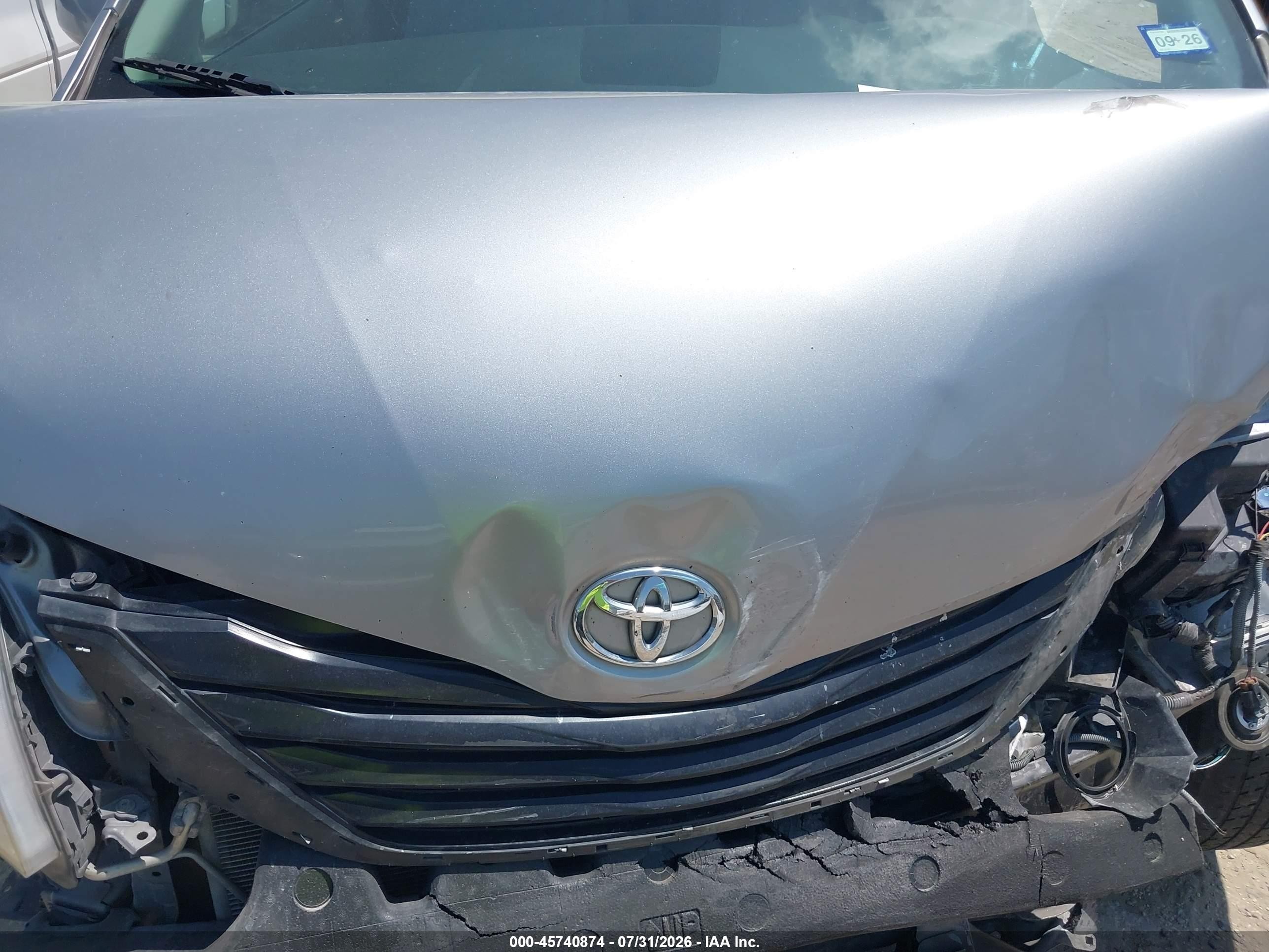 2011 Toyota Sienna Le V6 Silver vin: 5TDKK3DC8BS140063