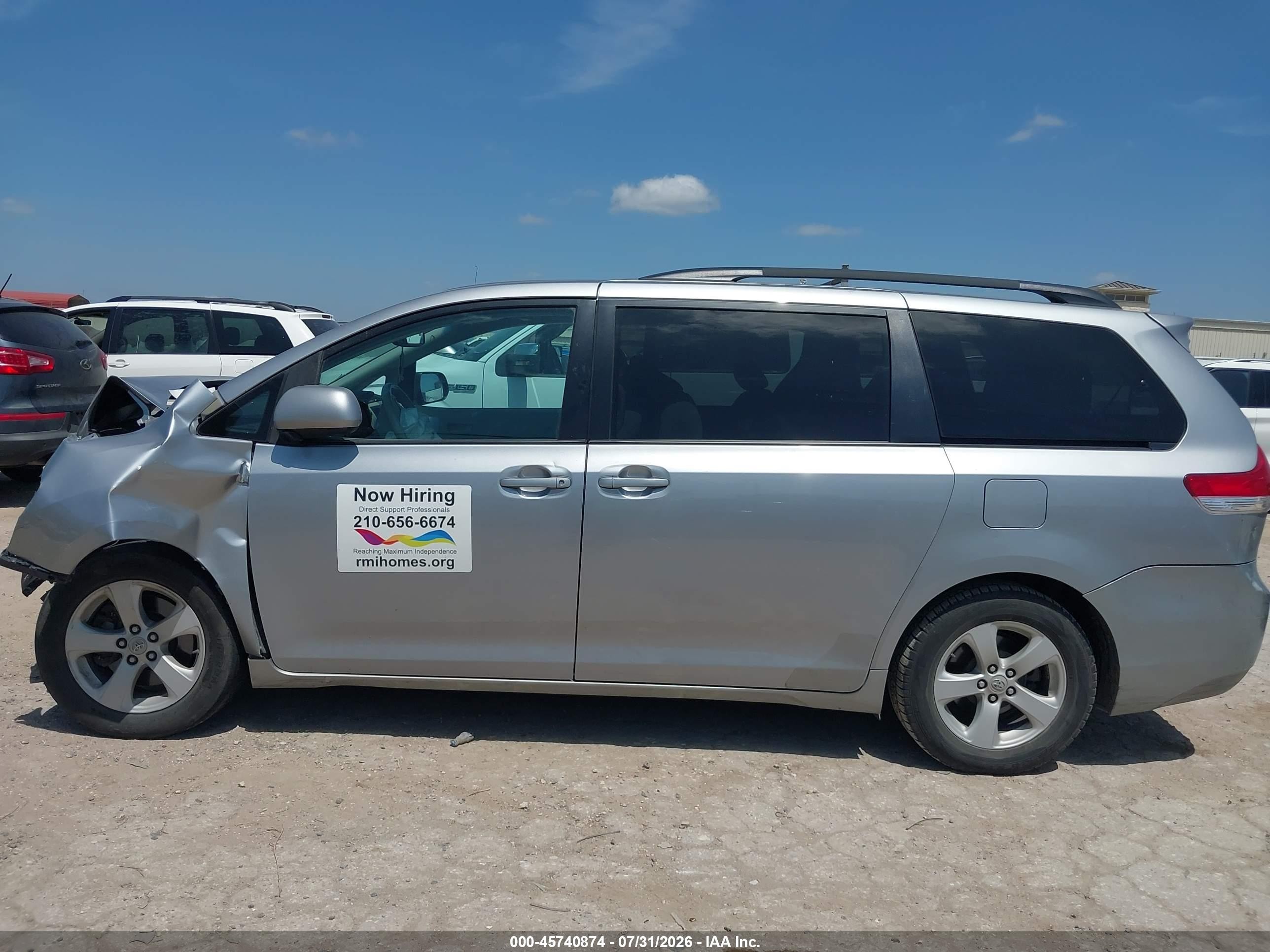 2011 Toyota Sienna Le V6 Silver vin: 5TDKK3DC8BS140063