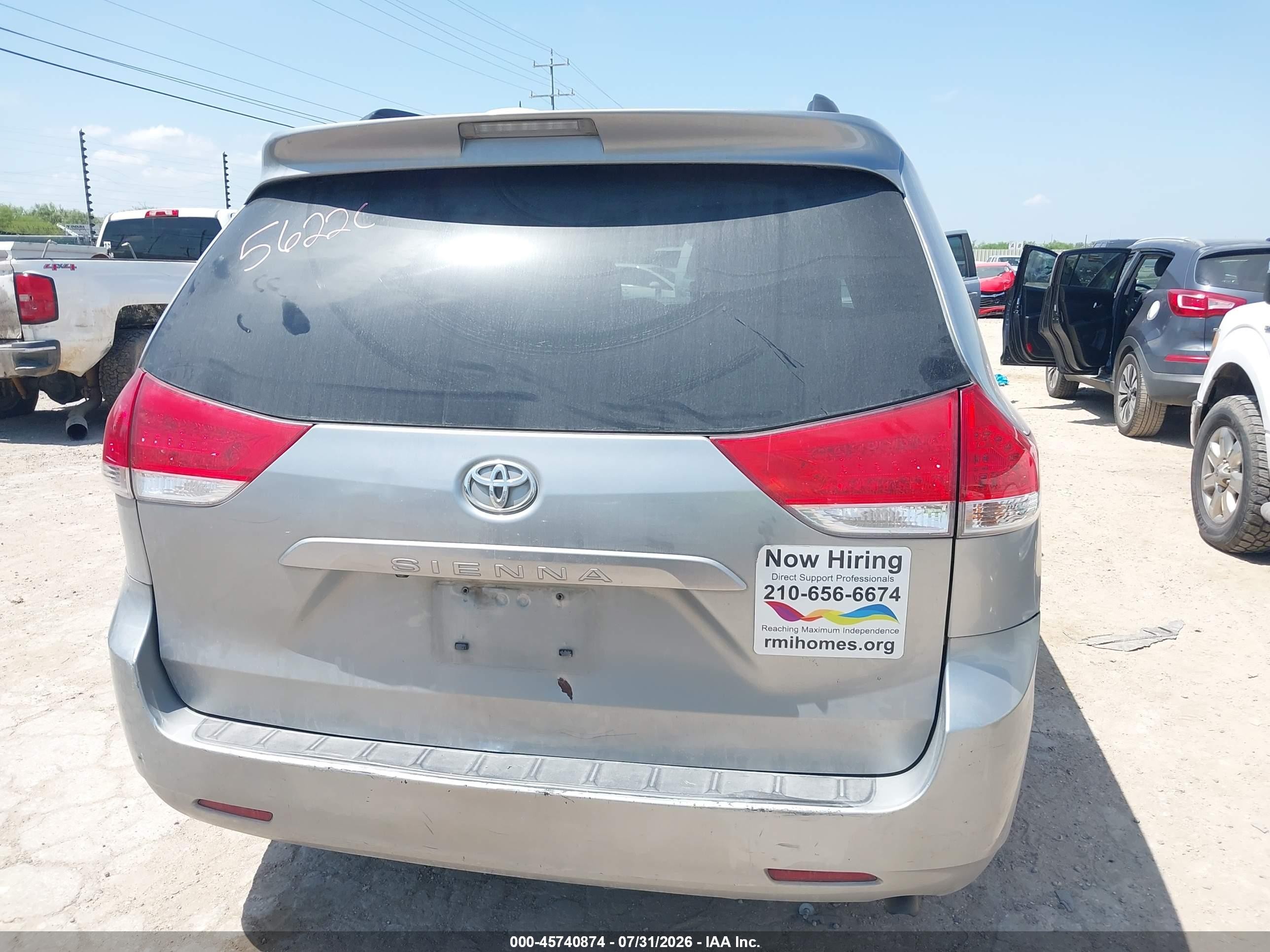 2011 Toyota Sienna Le V6 Silver vin: 5TDKK3DC8BS140063
