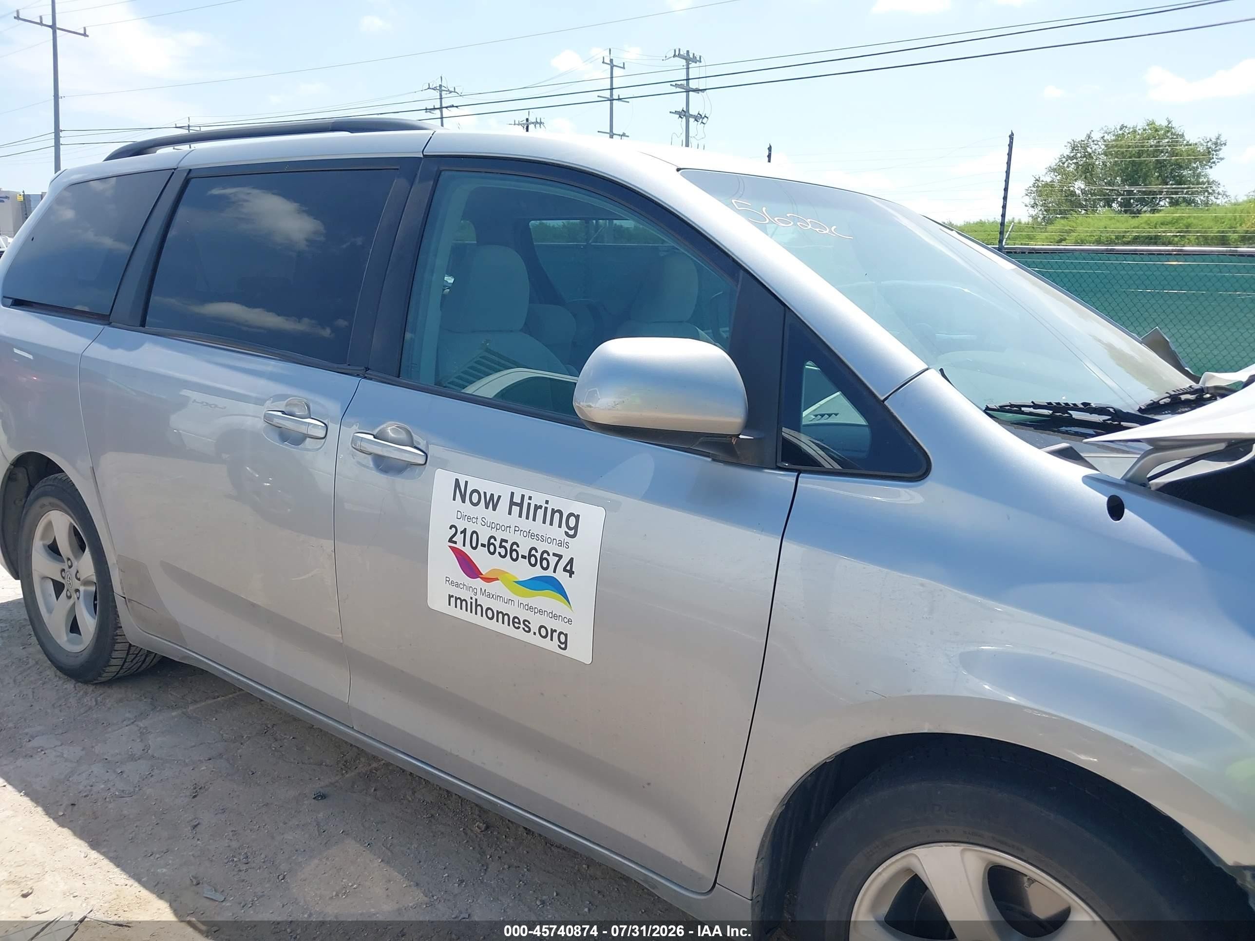 2011 Toyota Sienna Le V6 Silver vin: 5TDKK3DC8BS140063