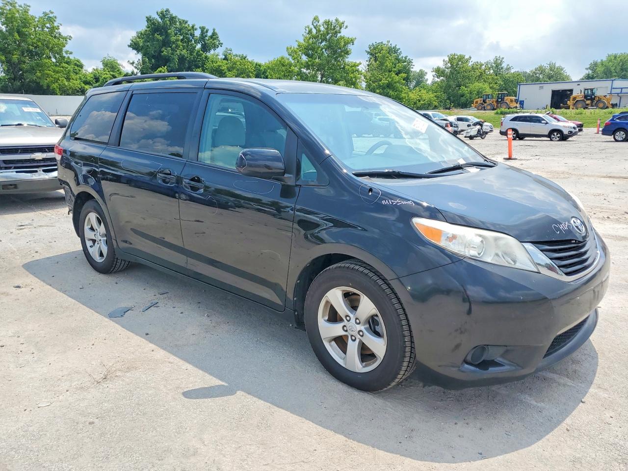 2011 Toyota Sienna Le Black vin: 5TDKK3DC8BS141651