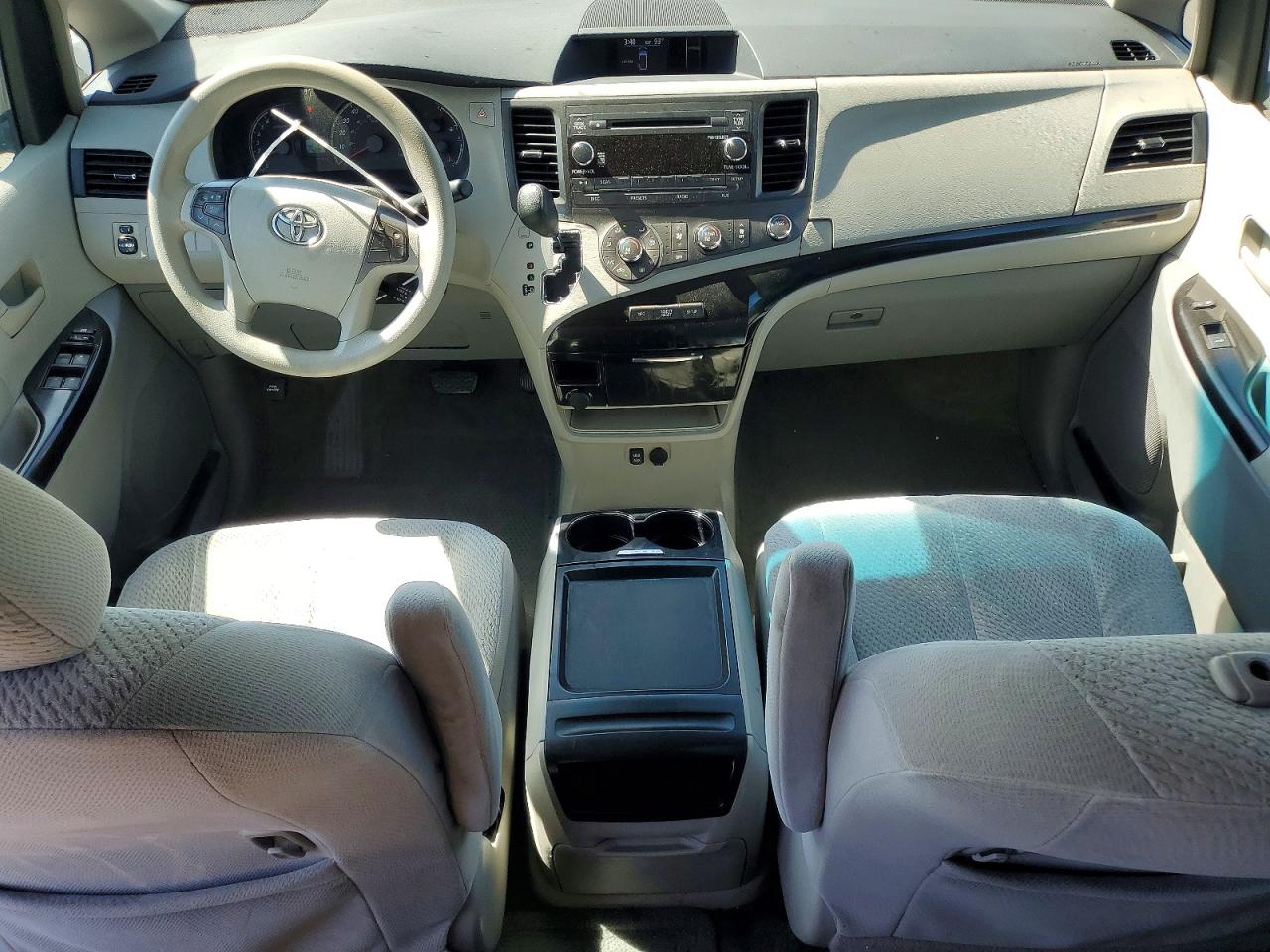 2011 Toyota Sienna Le White vin: 5TDKK3DC8BS143478