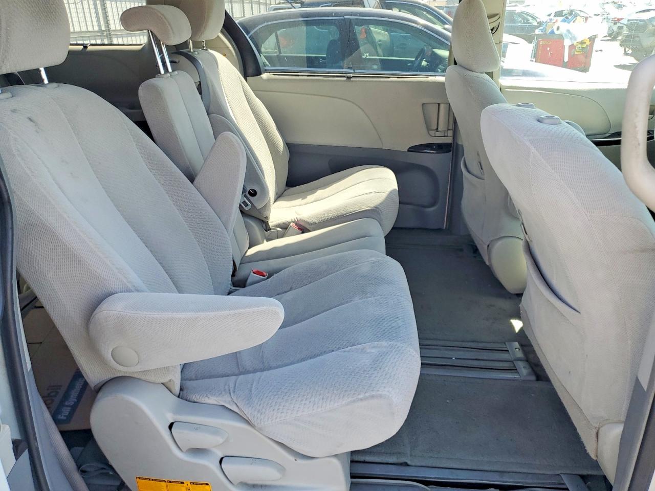2011 Toyota Sienna Le White vin: 5TDKK3DC8BS143478