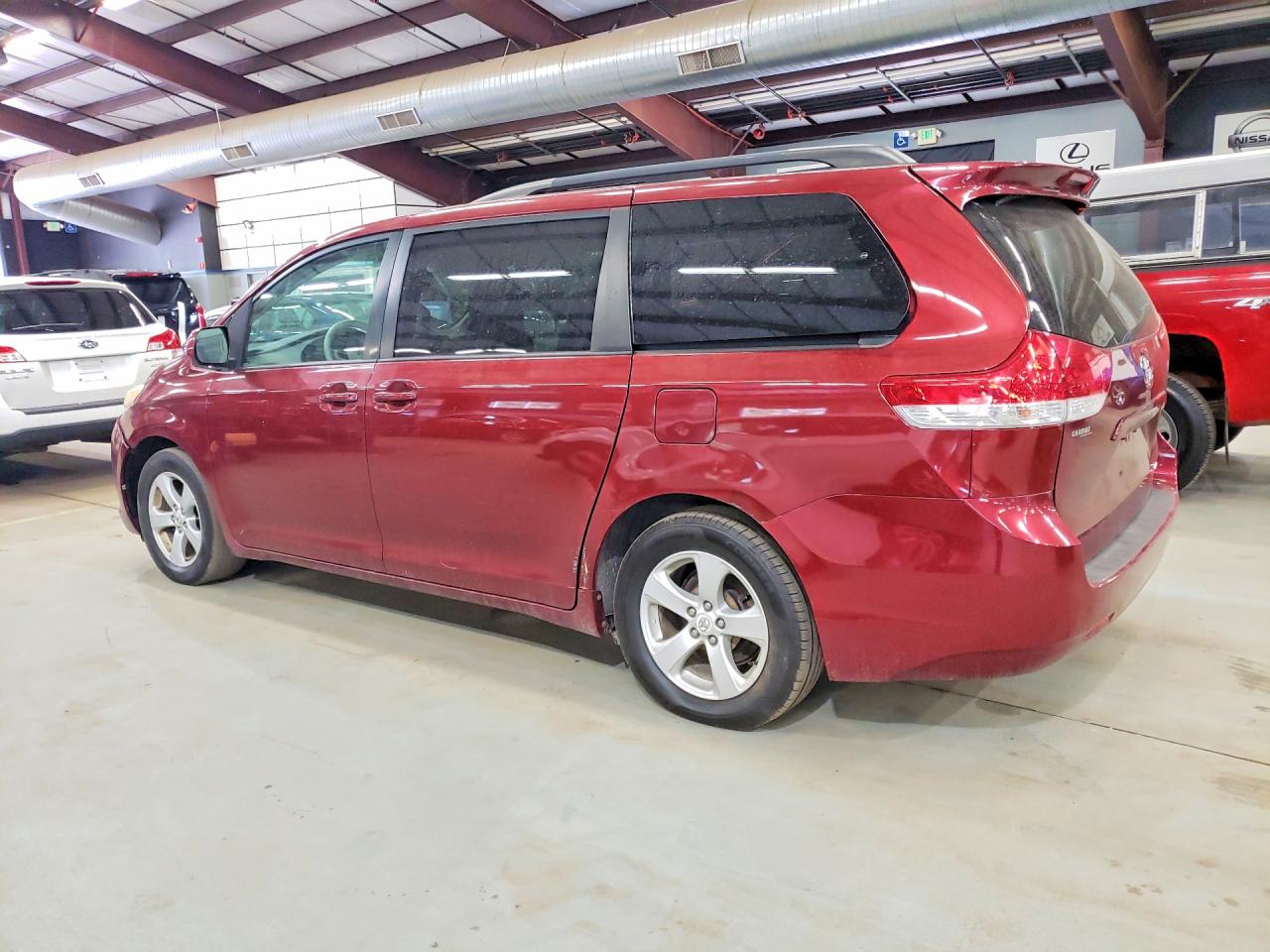 2011 Toyota Sienna Le Red vin: 5TDKK3DC8BS156246