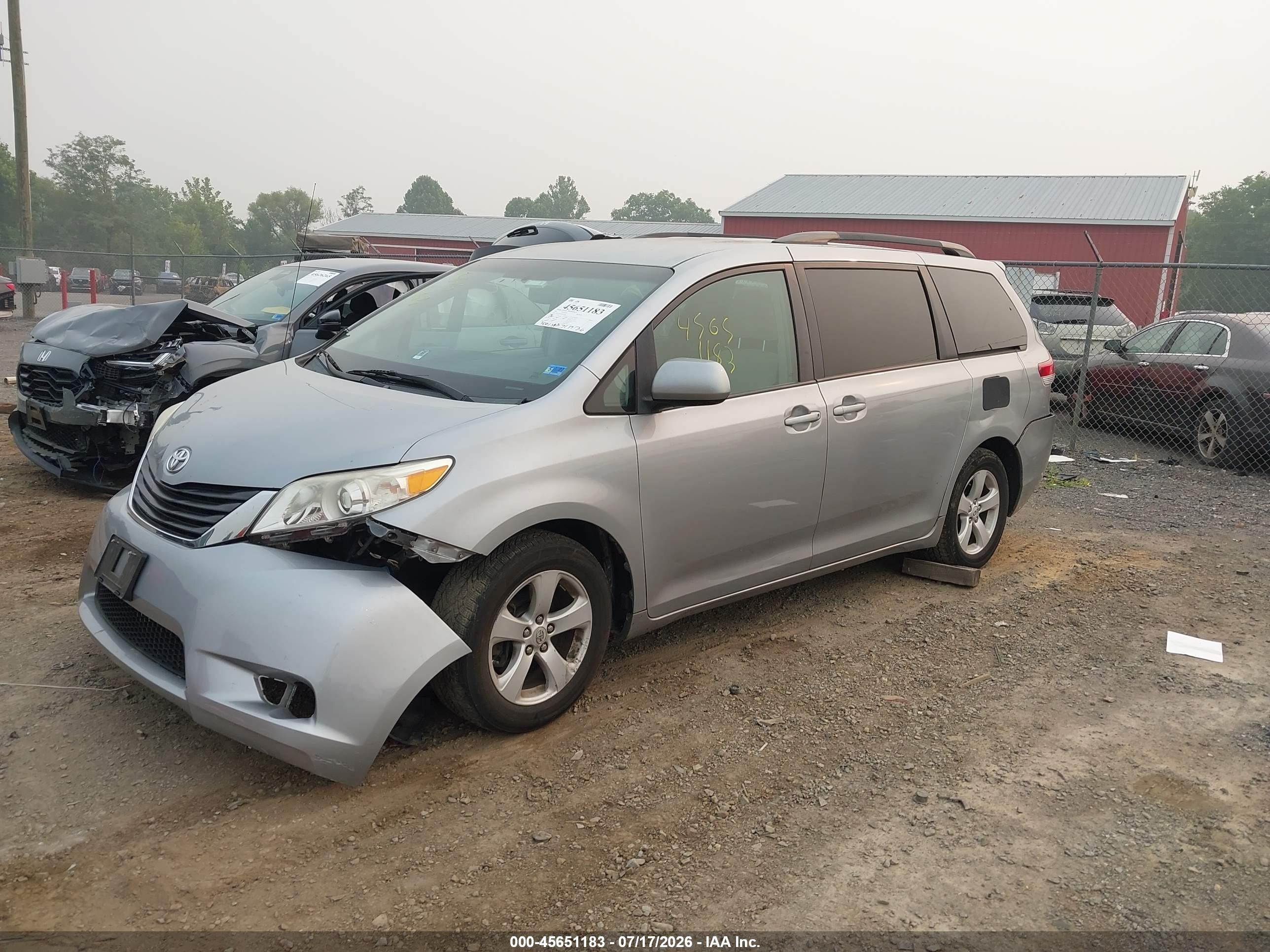 2011 Toyota Sienna Le V6 Silver vin: 5TDKK3DC8BS159244